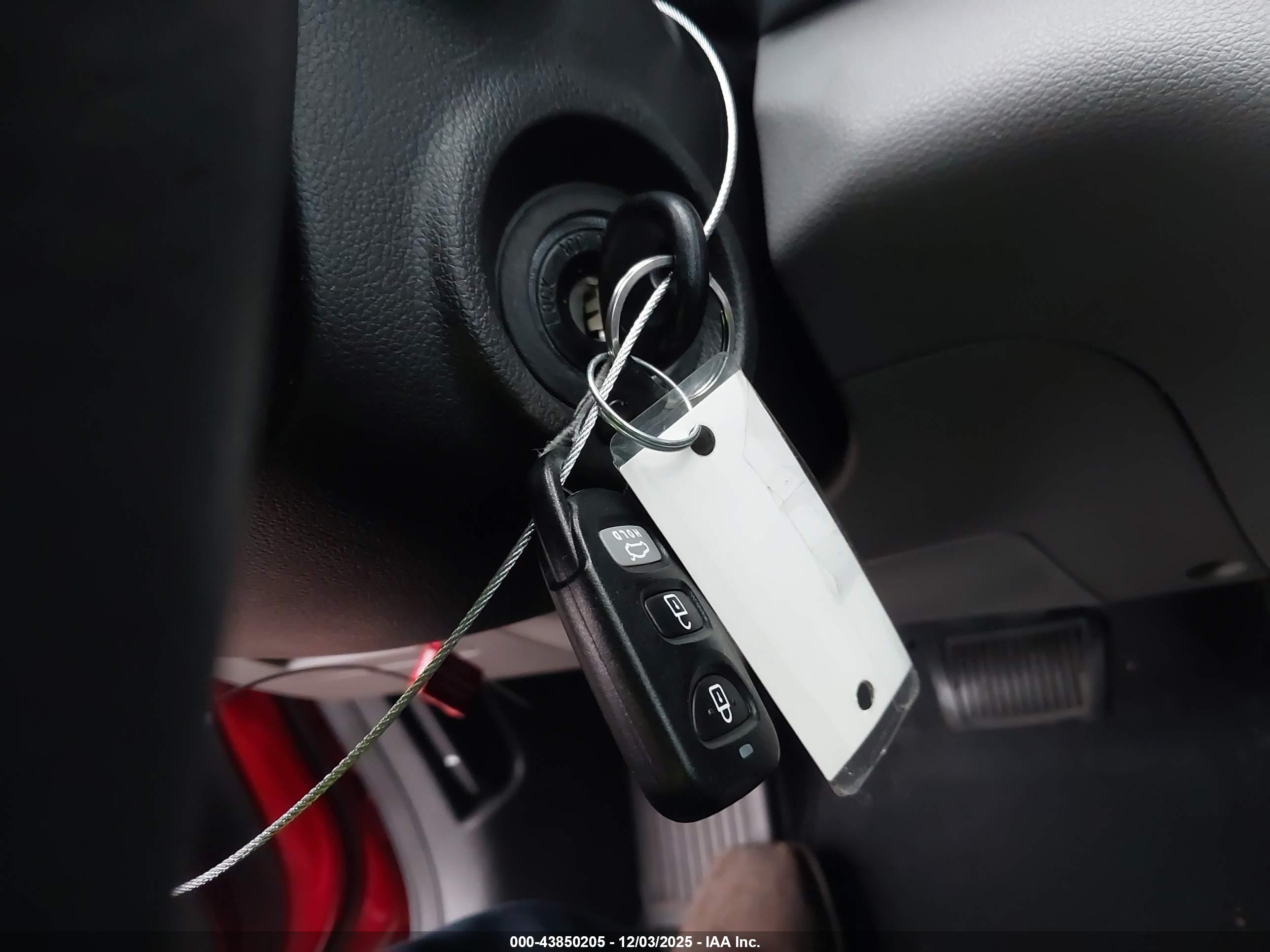 HYUNDAI ELANTRA image 11