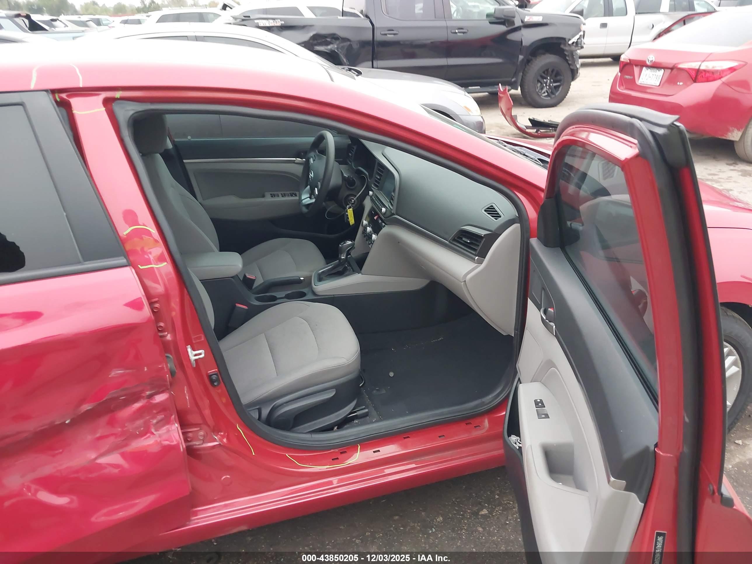 HYUNDAI ELANTRA image 5