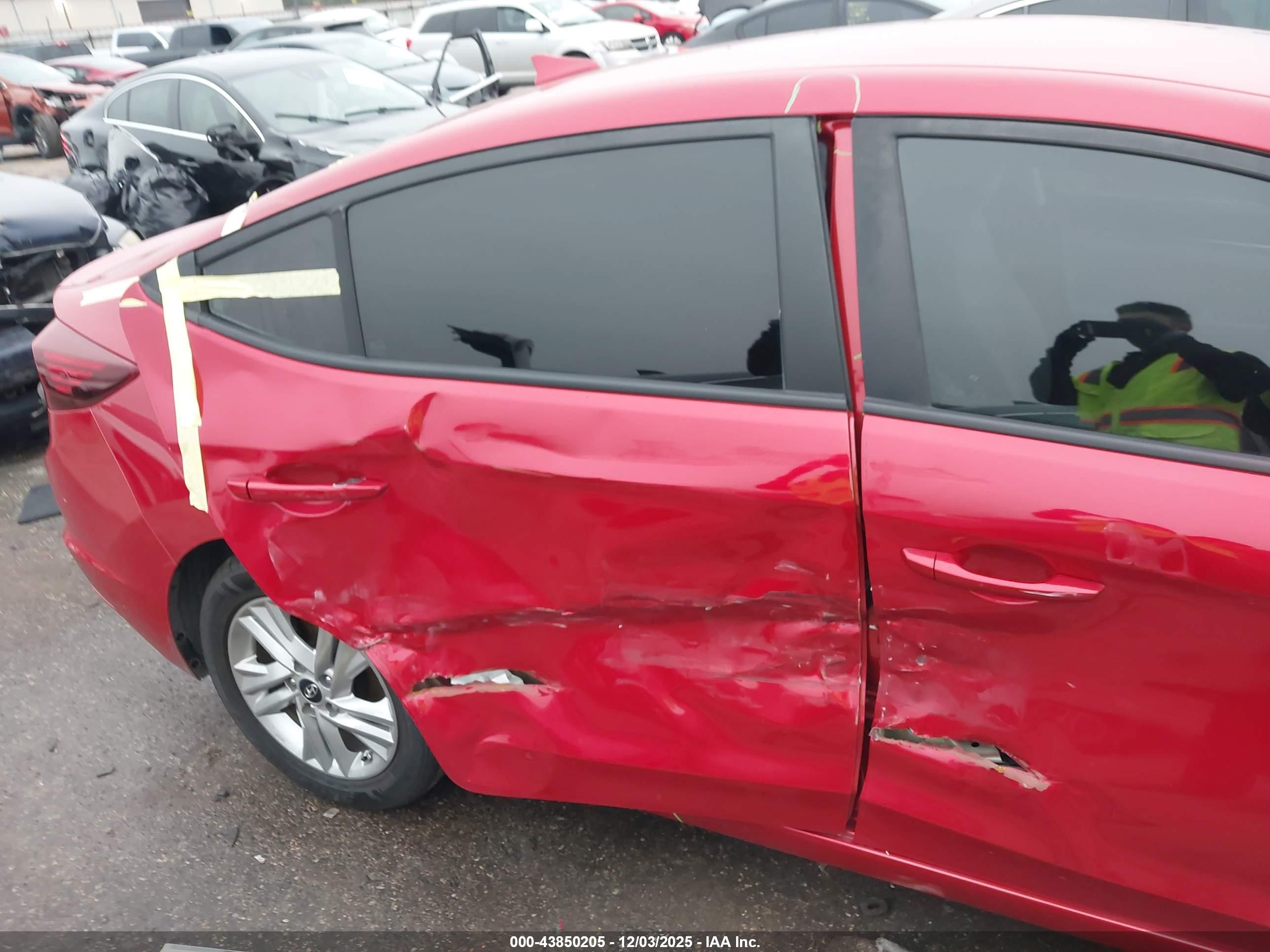 HYUNDAI ELANTRA image 6