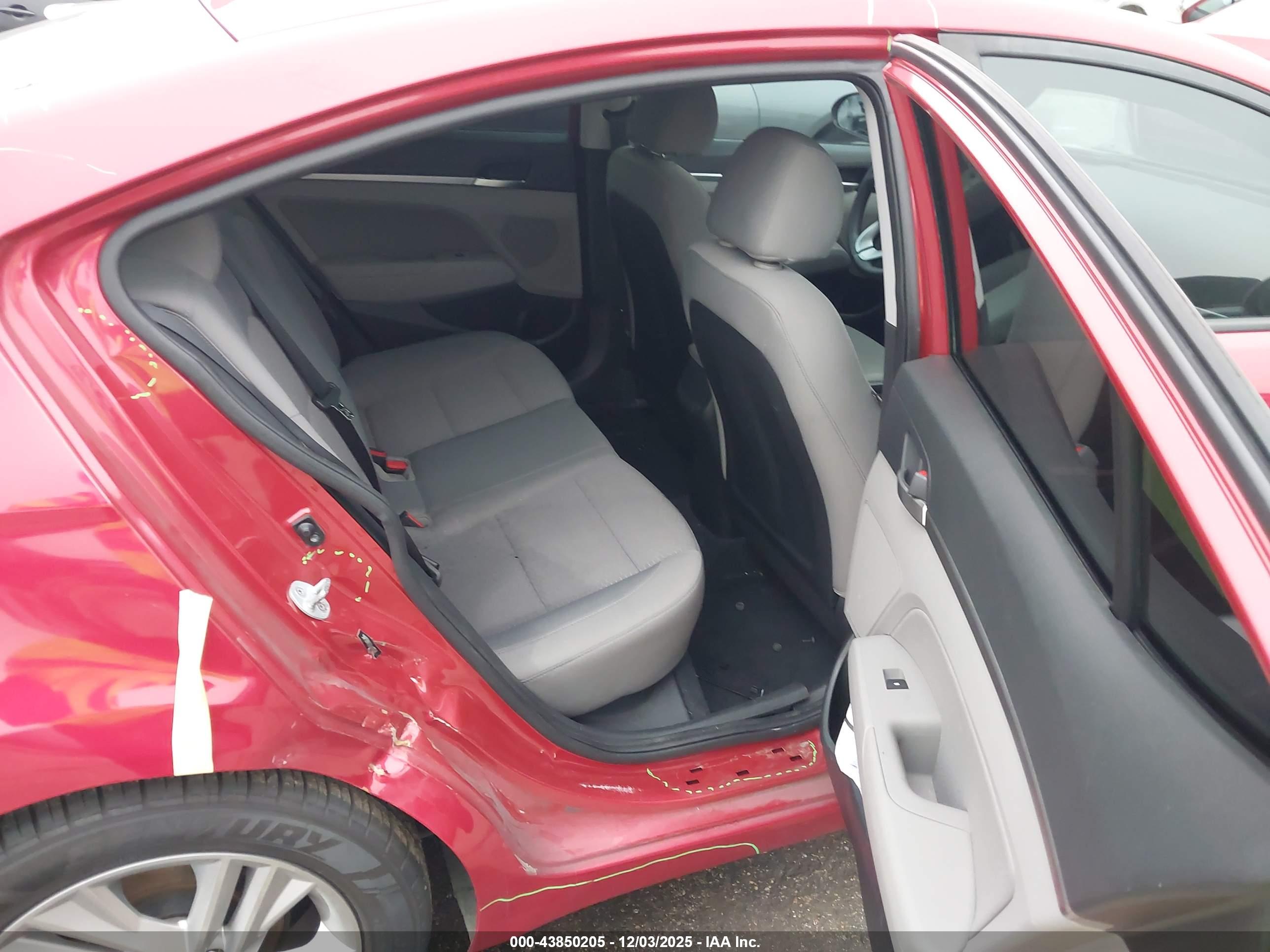 HYUNDAI ELANTRA image 8