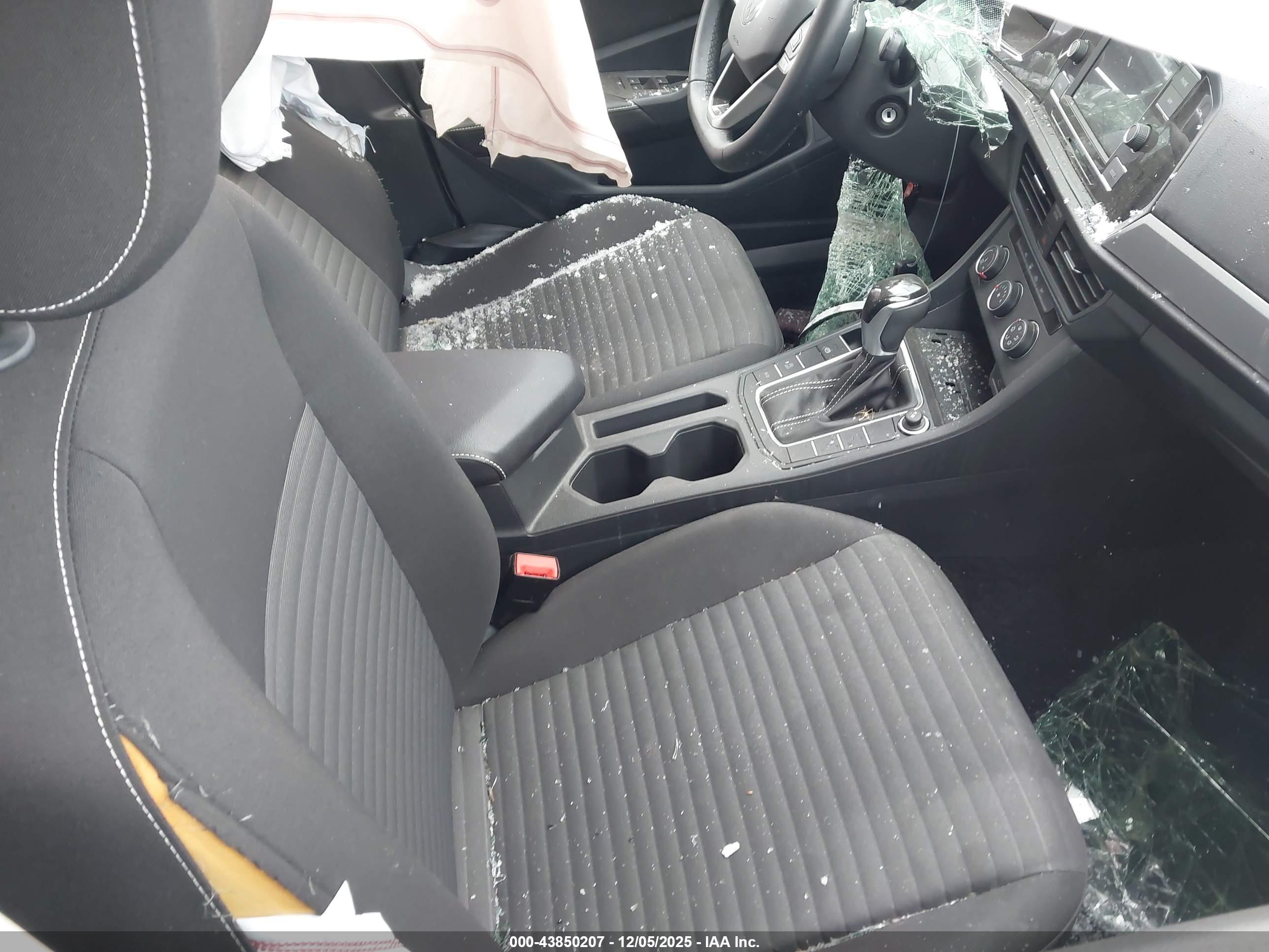 VOLKSWAGEN JETTA image 5