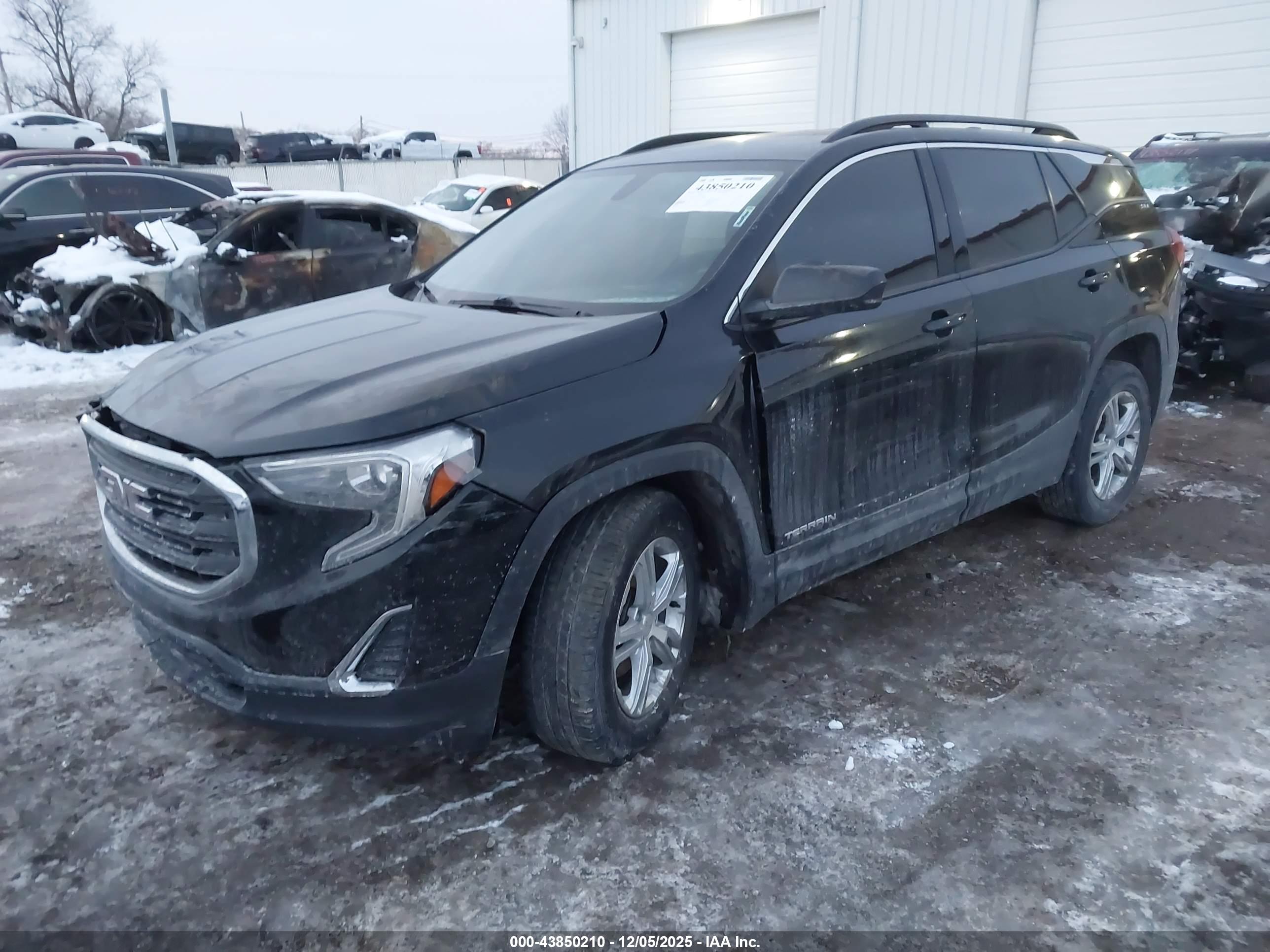GMC TERRAIN image 2