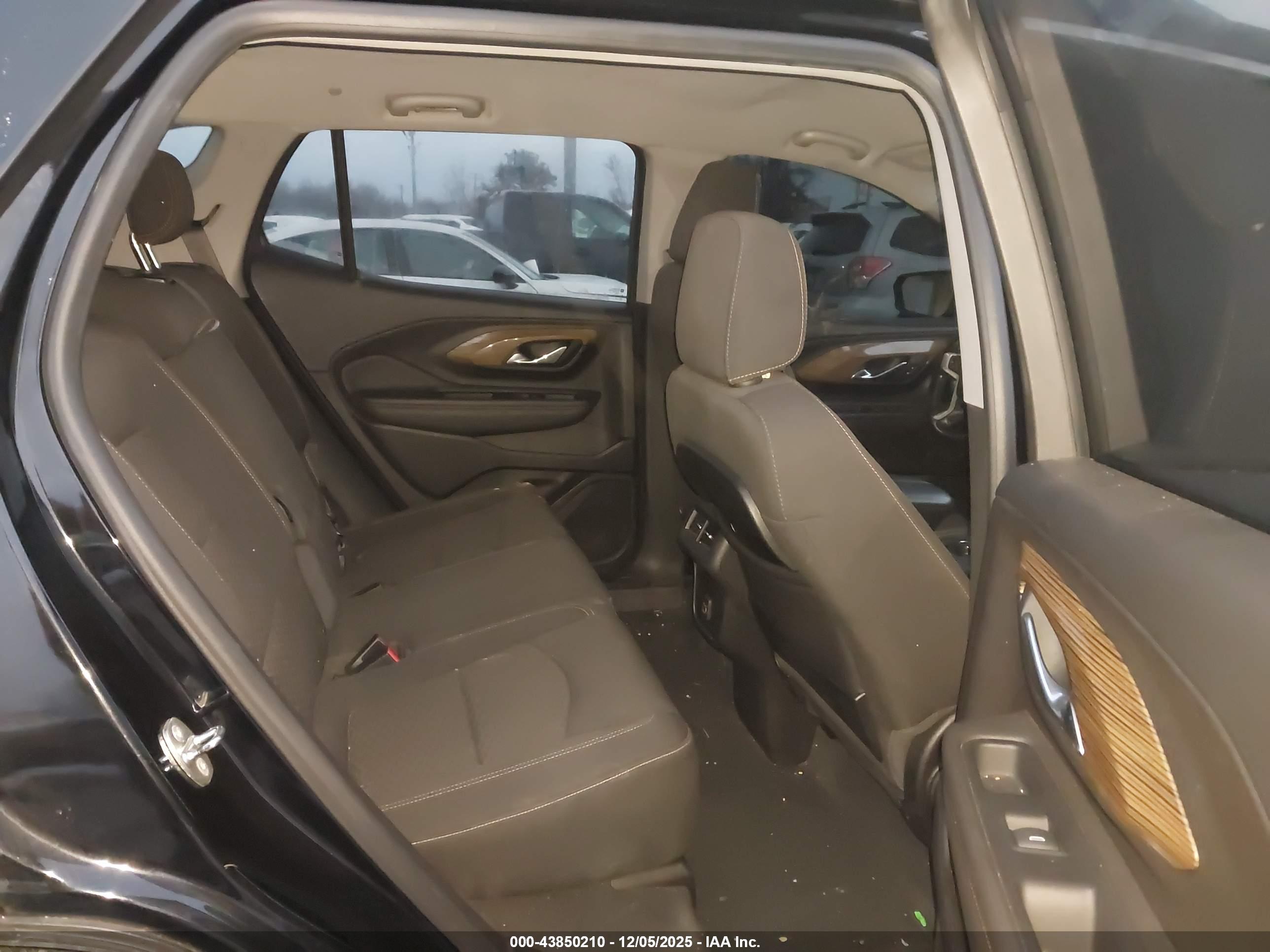 GMC TERRAIN image 8