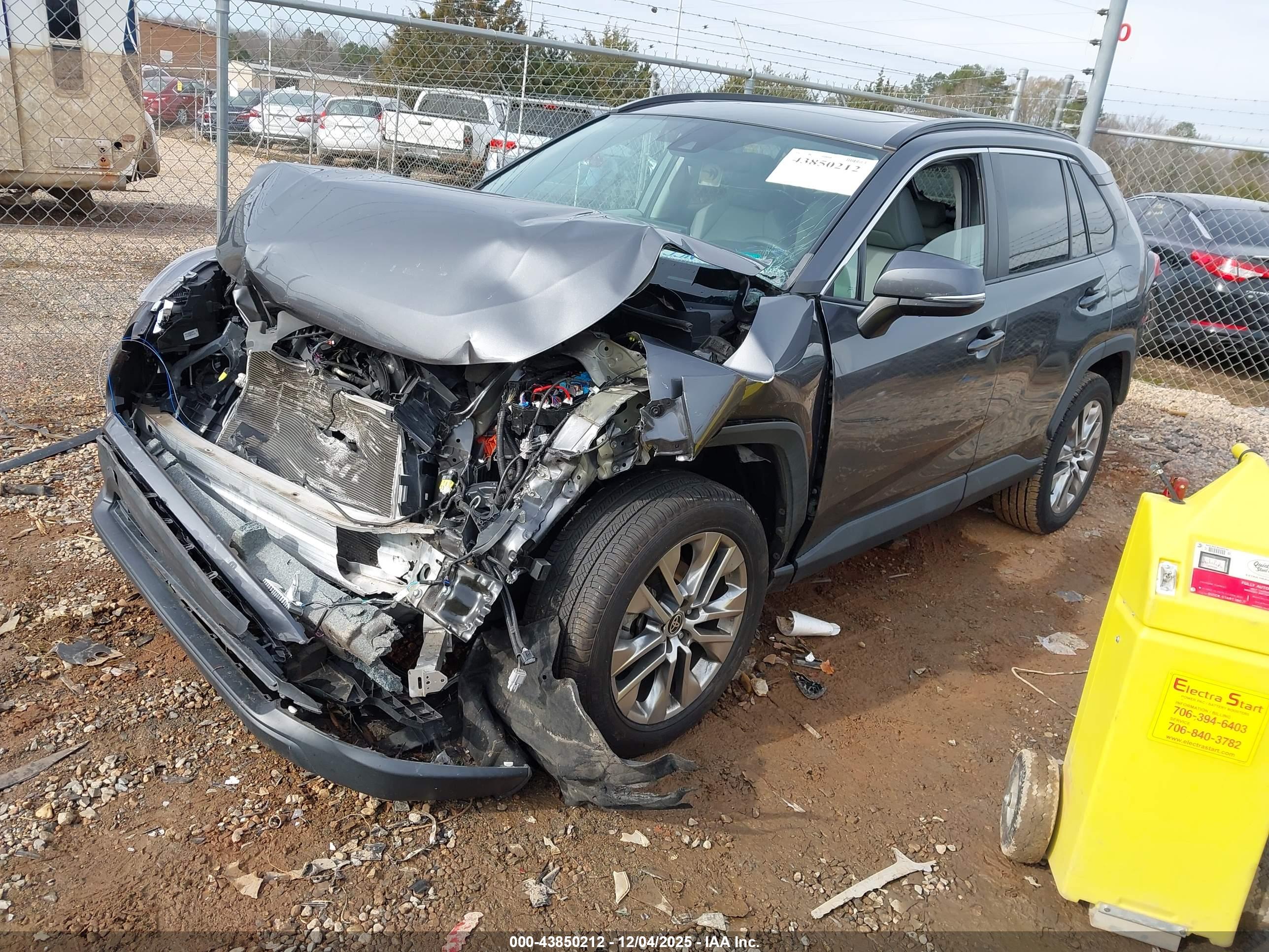 TOYOTA RAV4 image 2