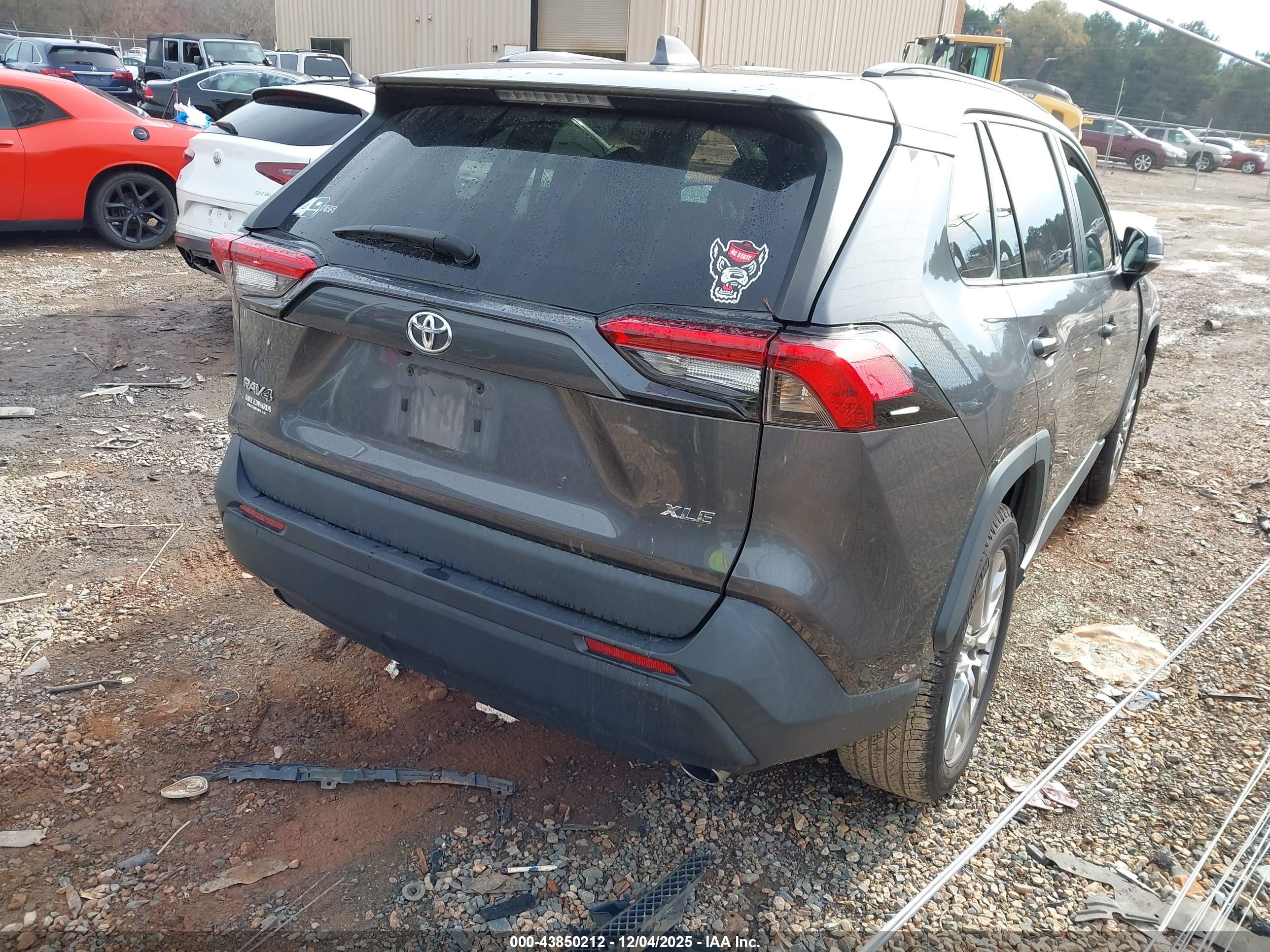 TOYOTA RAV4 image 4