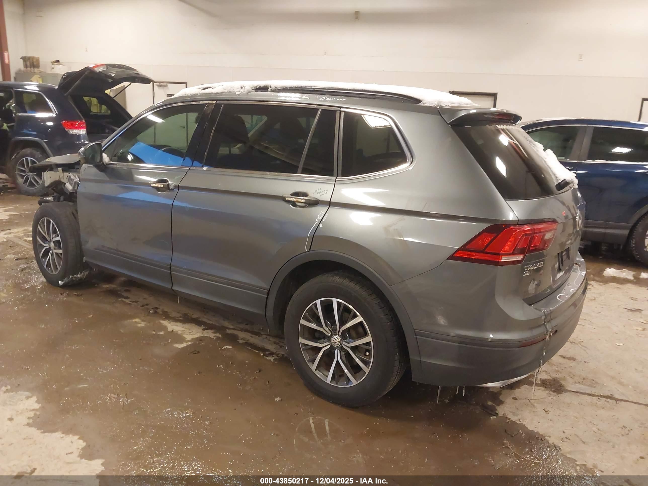 VOLKSWAGEN TIGUAN image 3