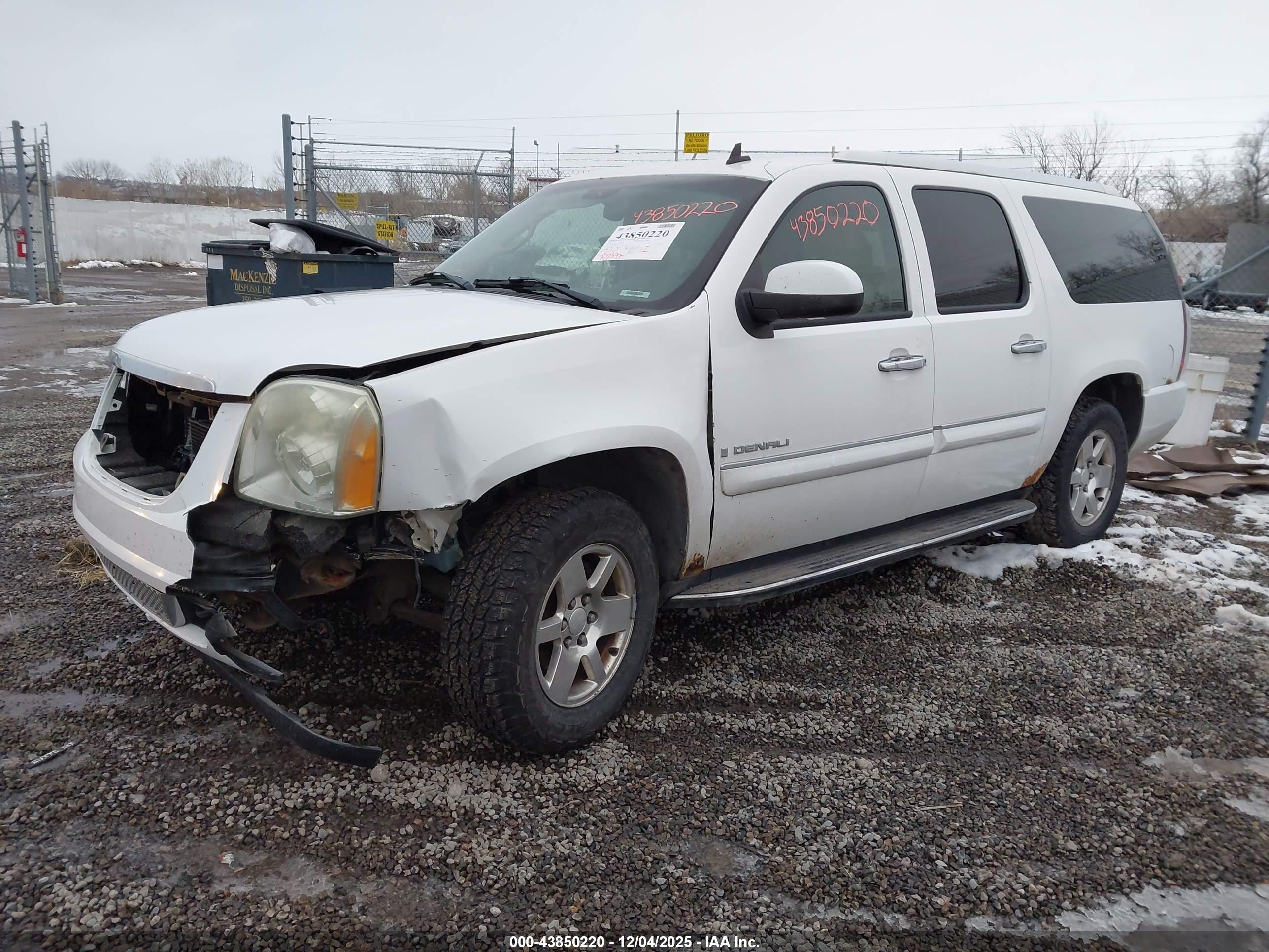 GMC YUKON image 2
