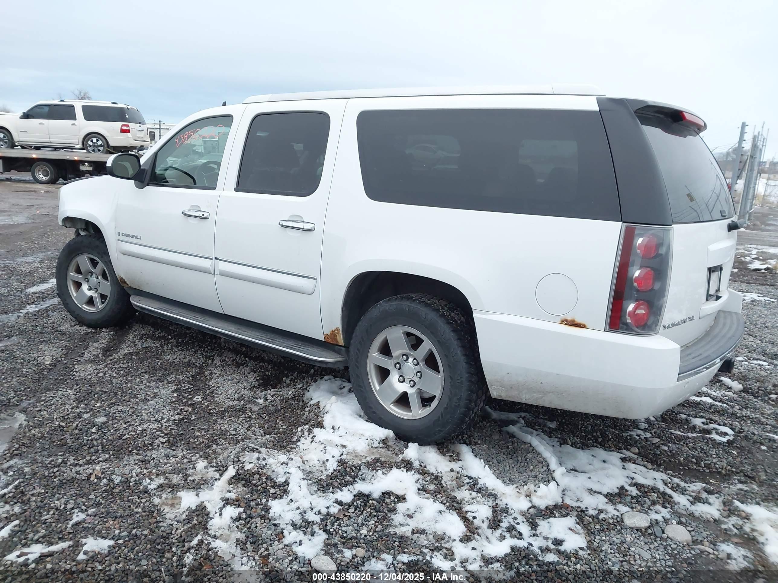 GMC YUKON image 3