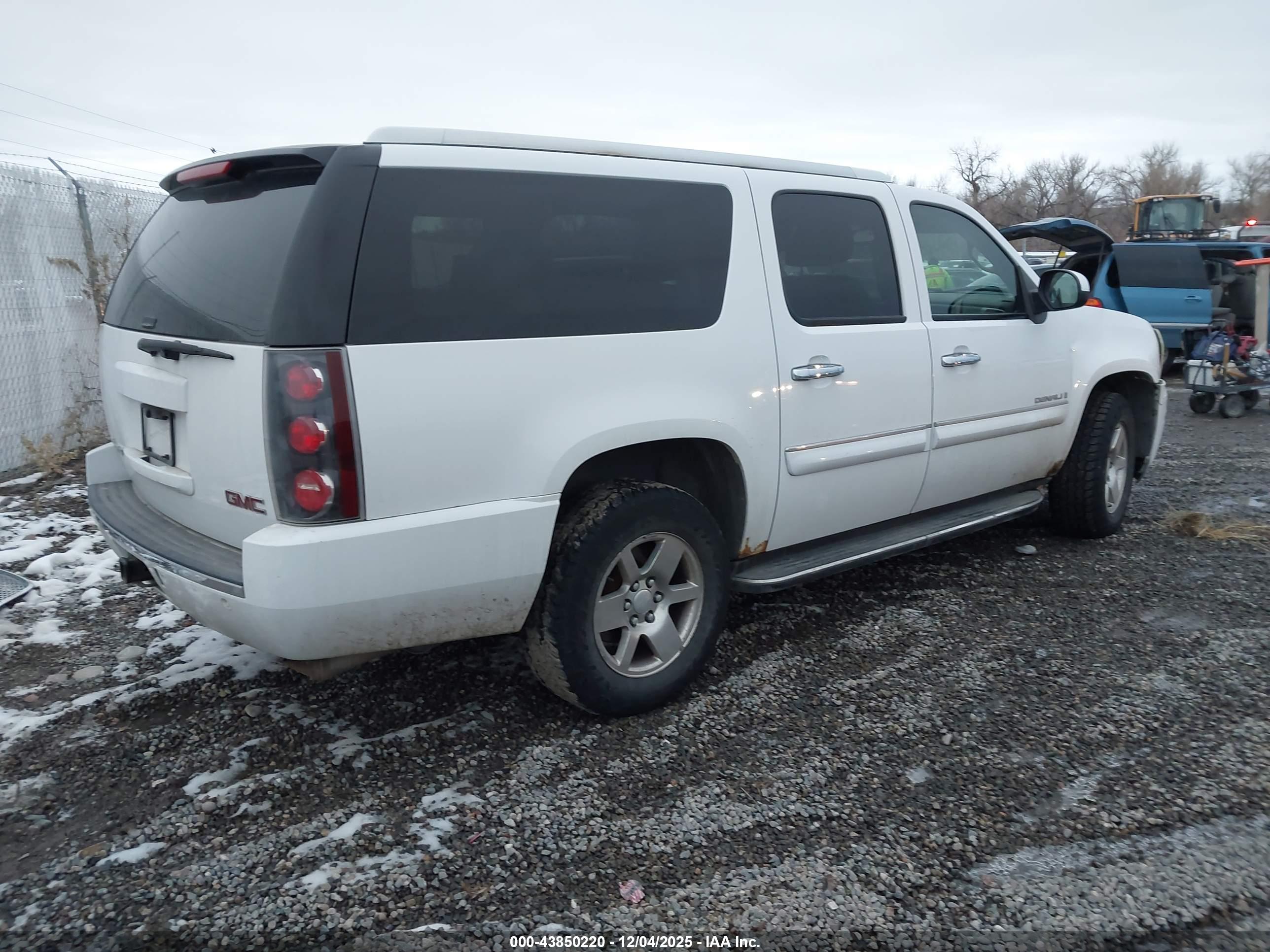 GMC YUKON image 4
