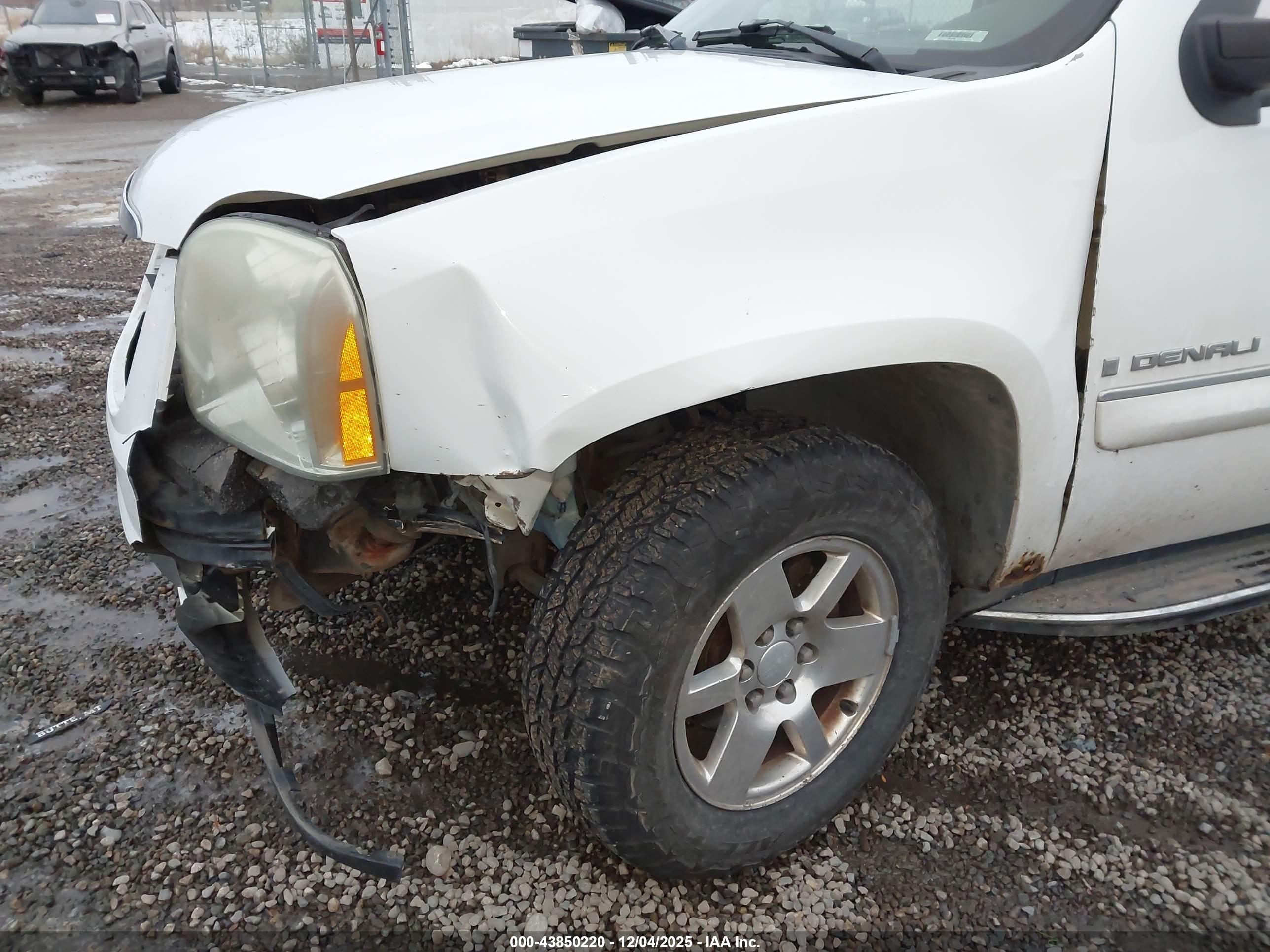 GMC YUKON image 6