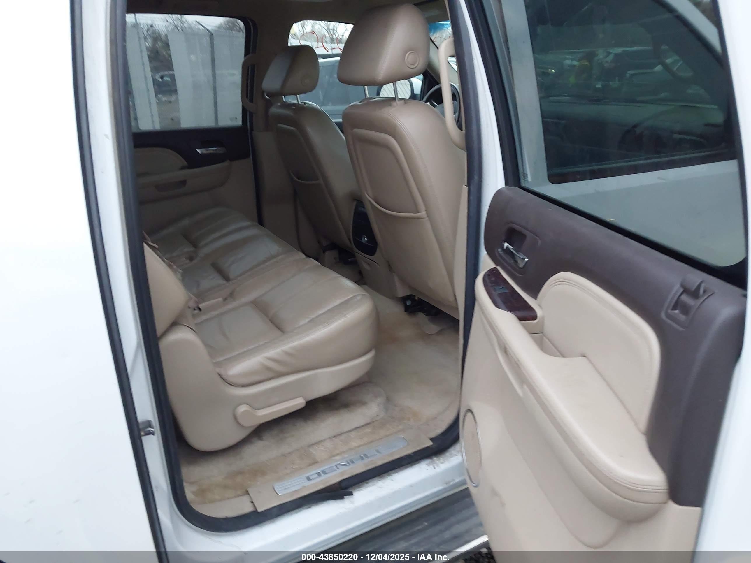 GMC YUKON image 8