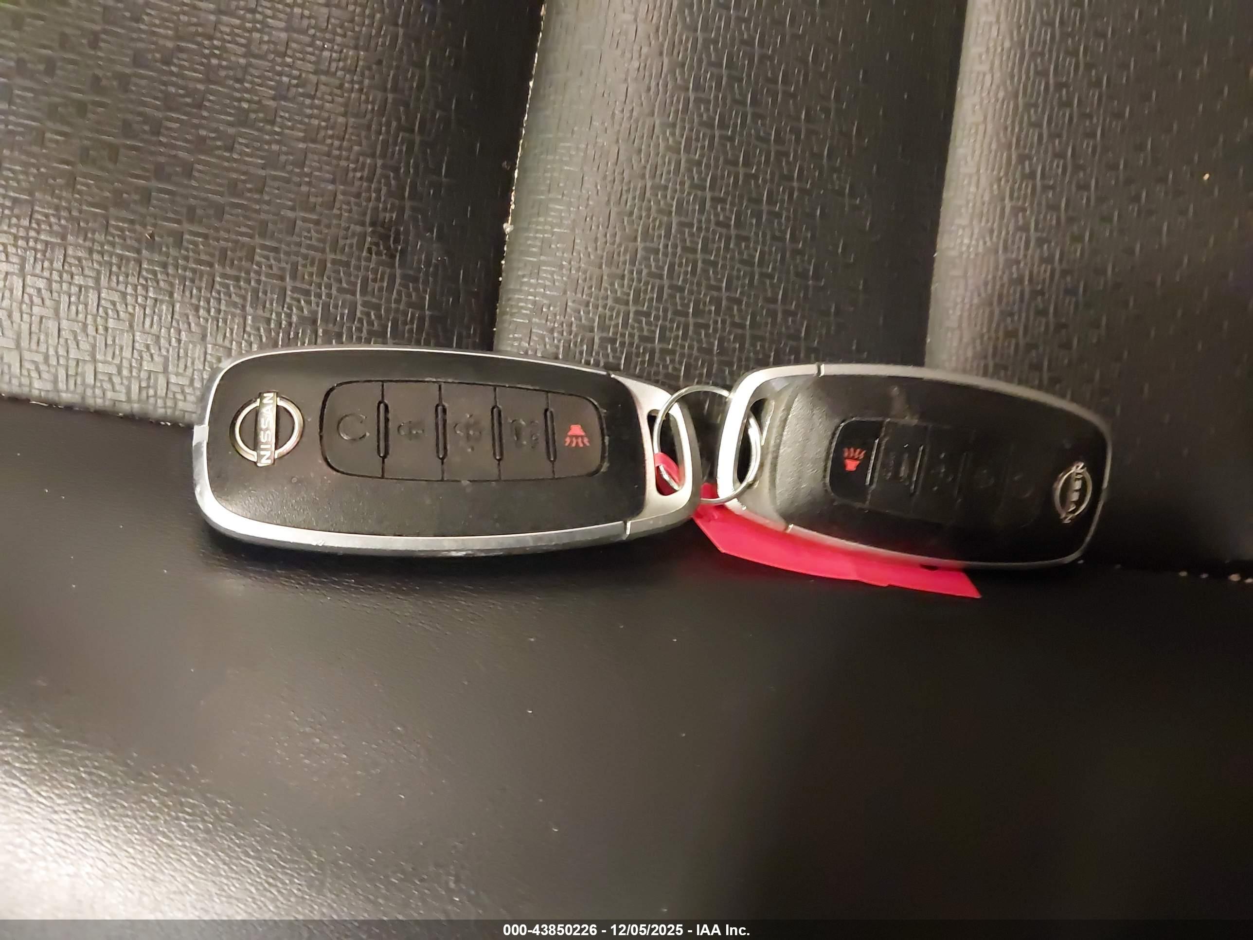 NISSAN ROGUE image 11