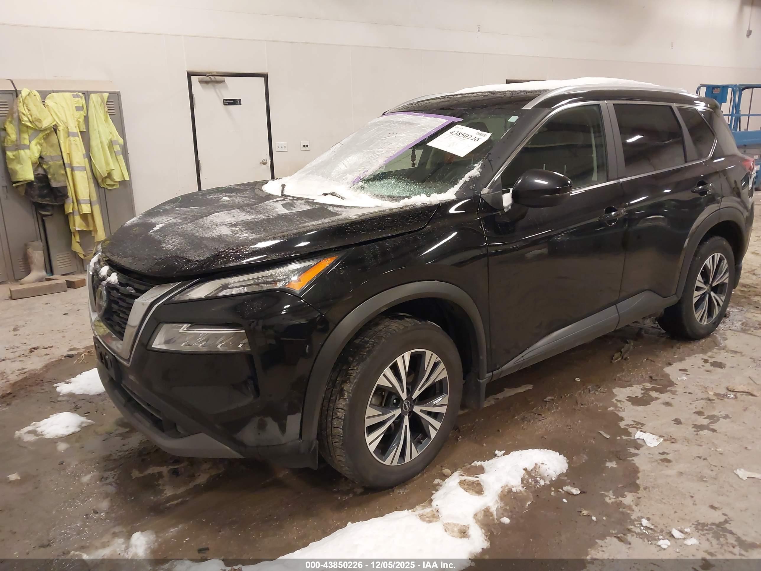 NISSAN ROGUE image 2