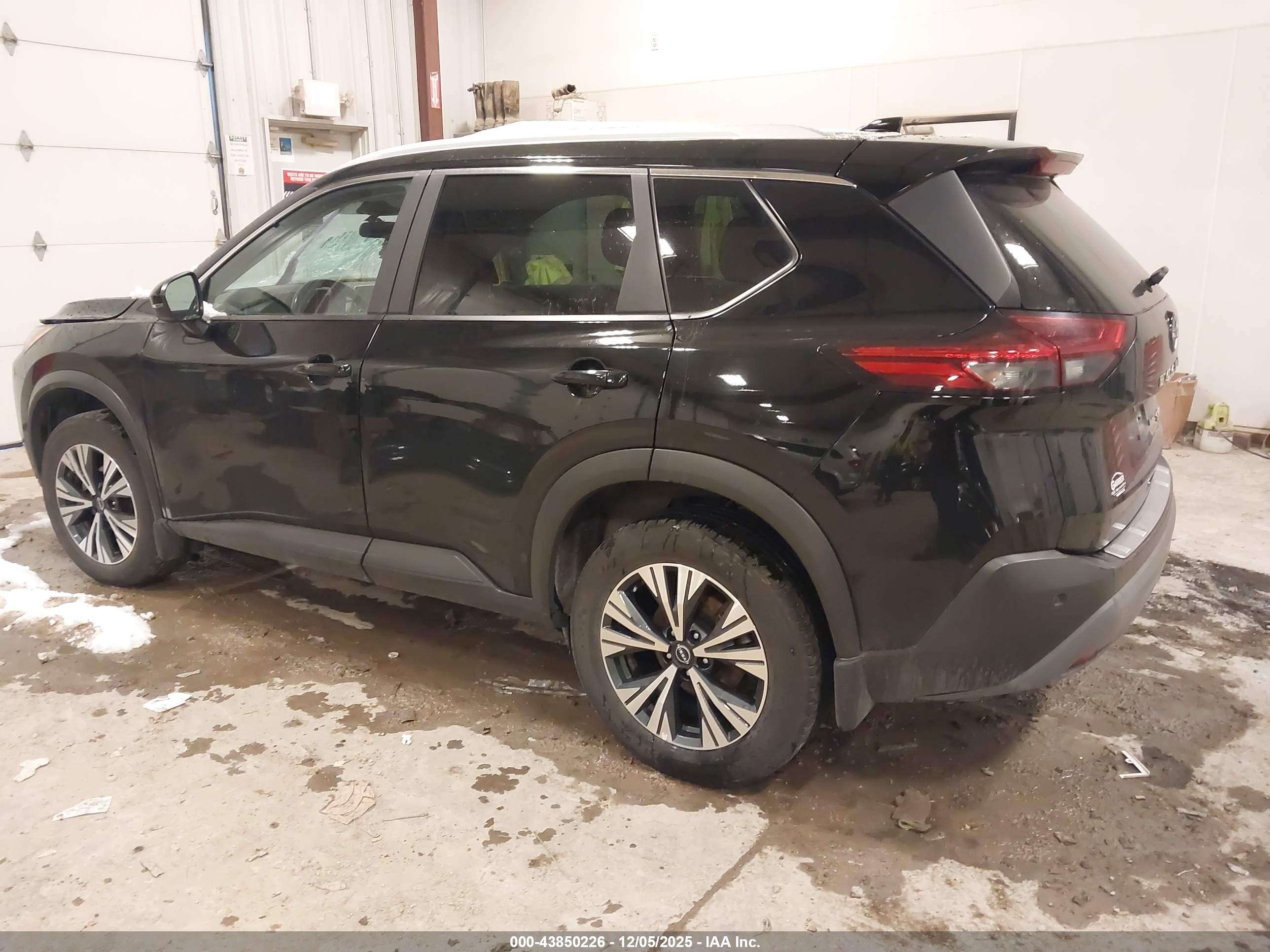 NISSAN ROGUE image 3