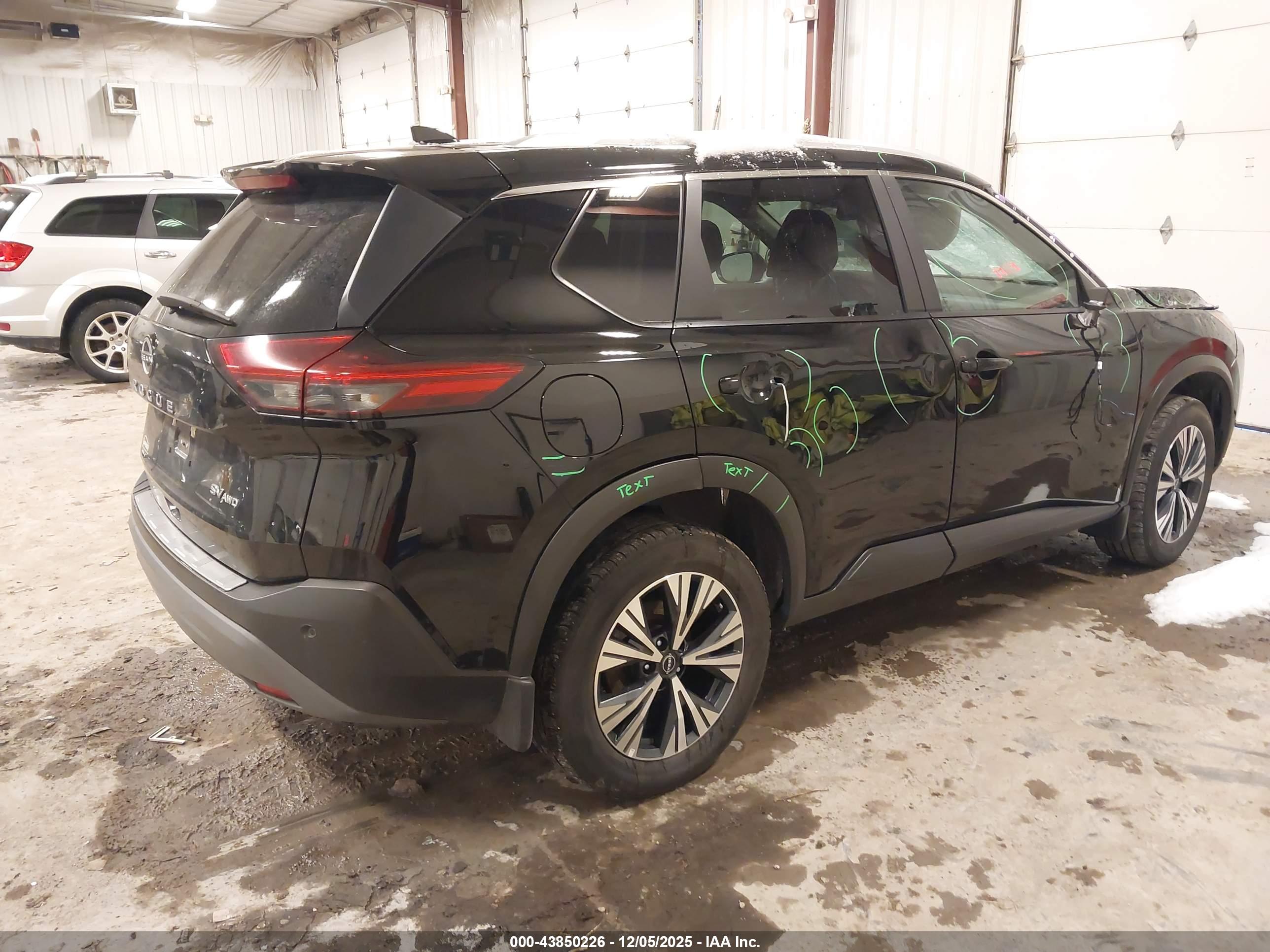 NISSAN ROGUE image 4