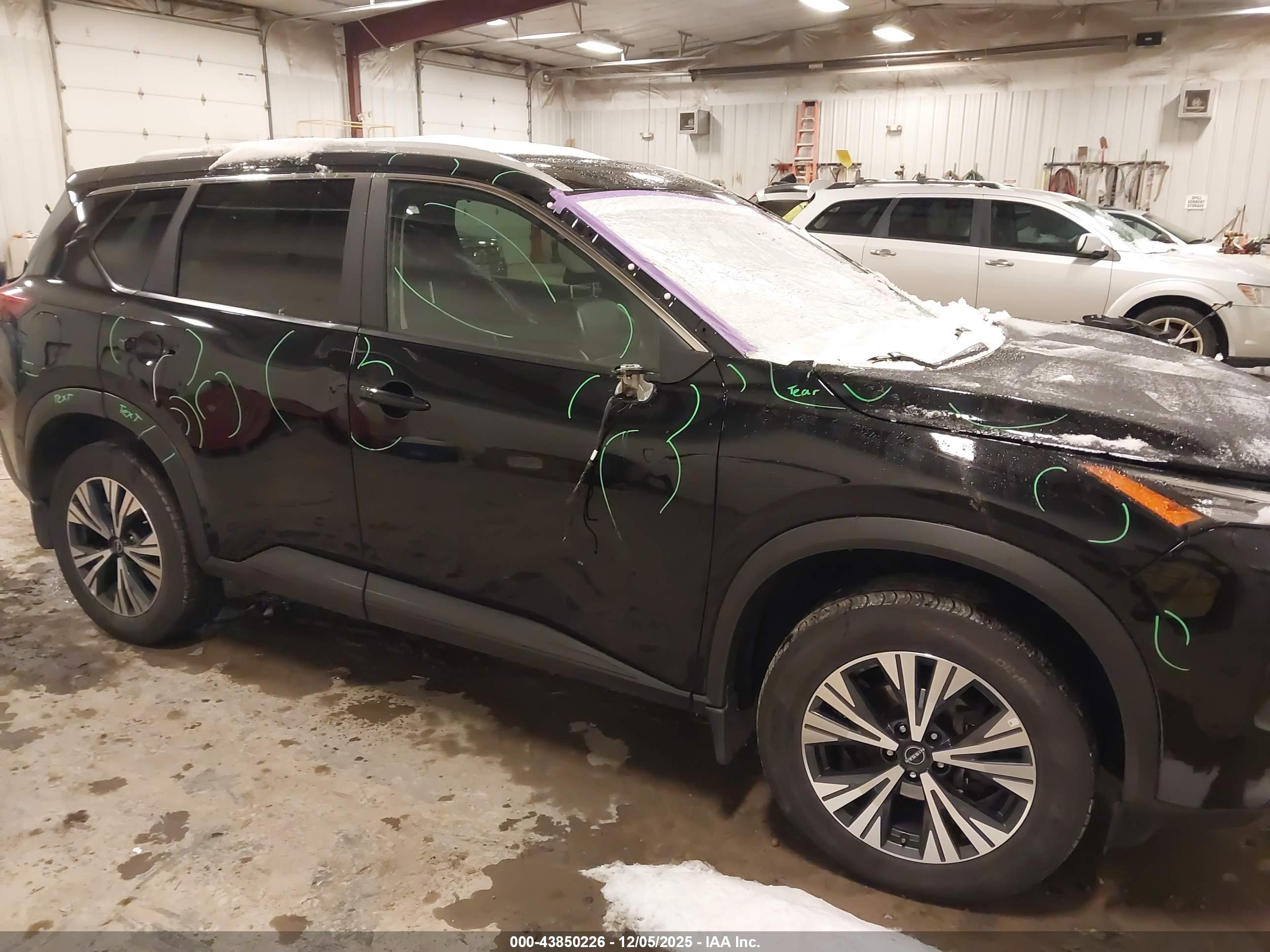 NISSAN ROGUE image 6