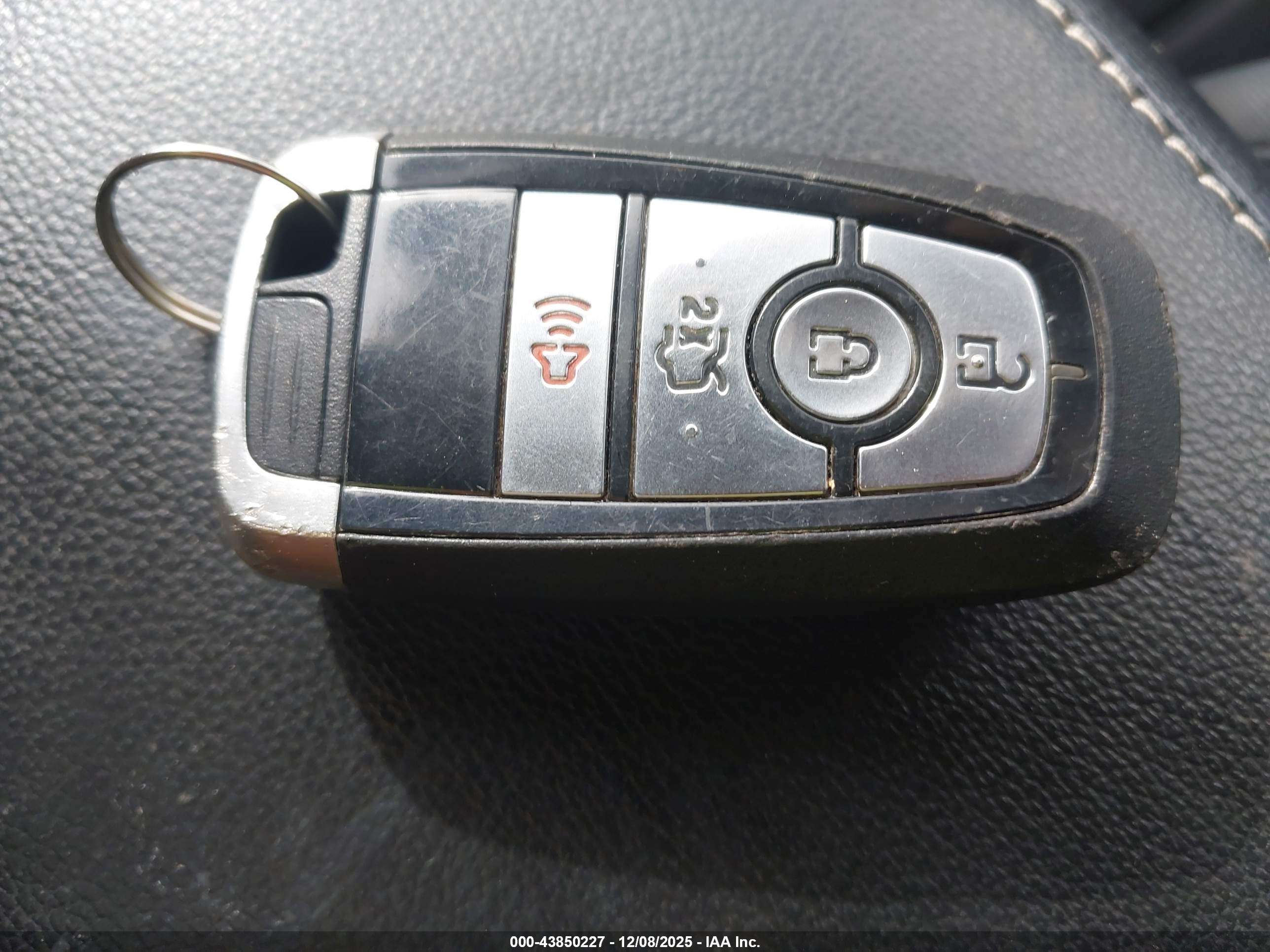 FORD FUSION image 11