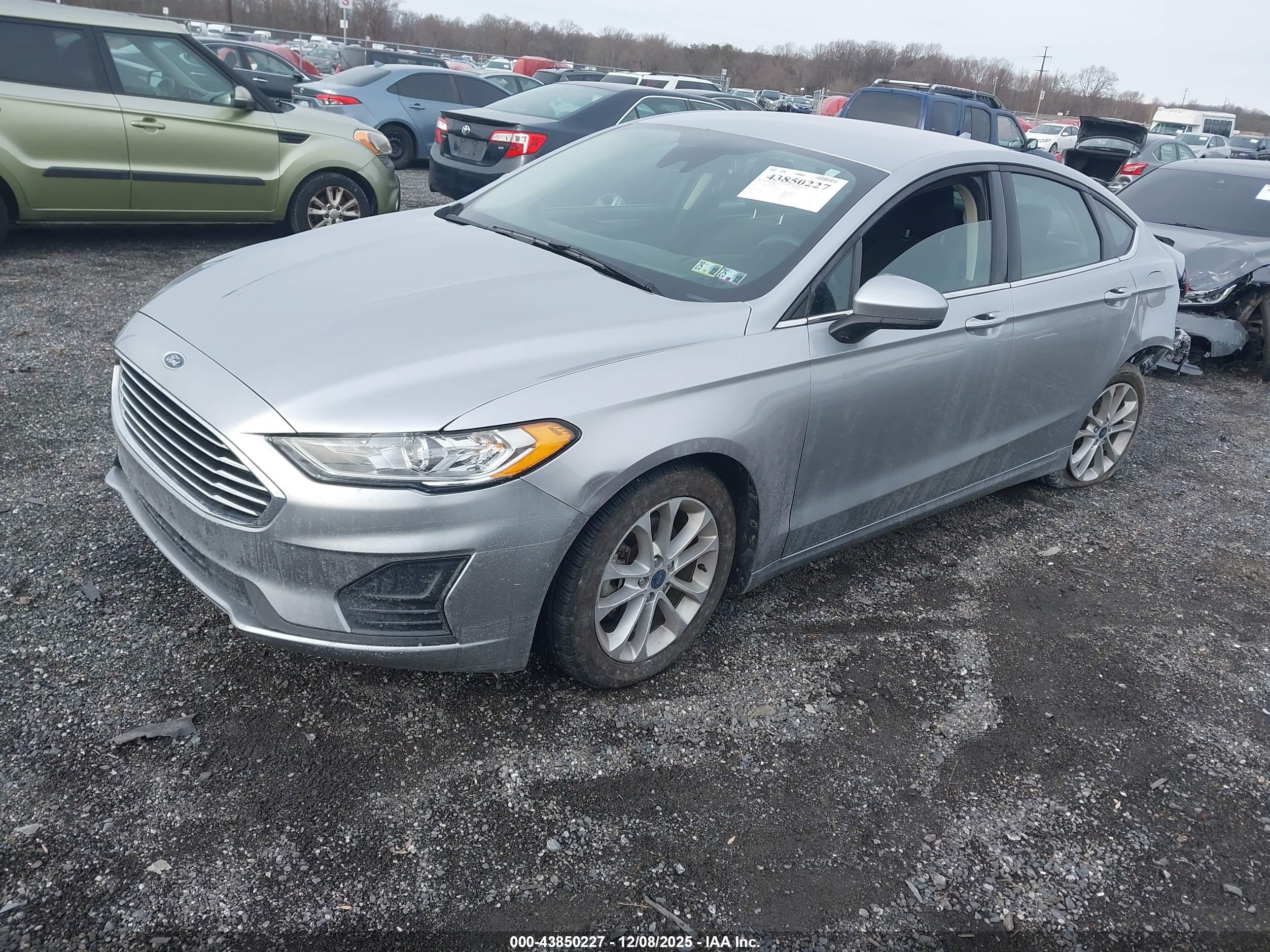 FORD FUSION image 2