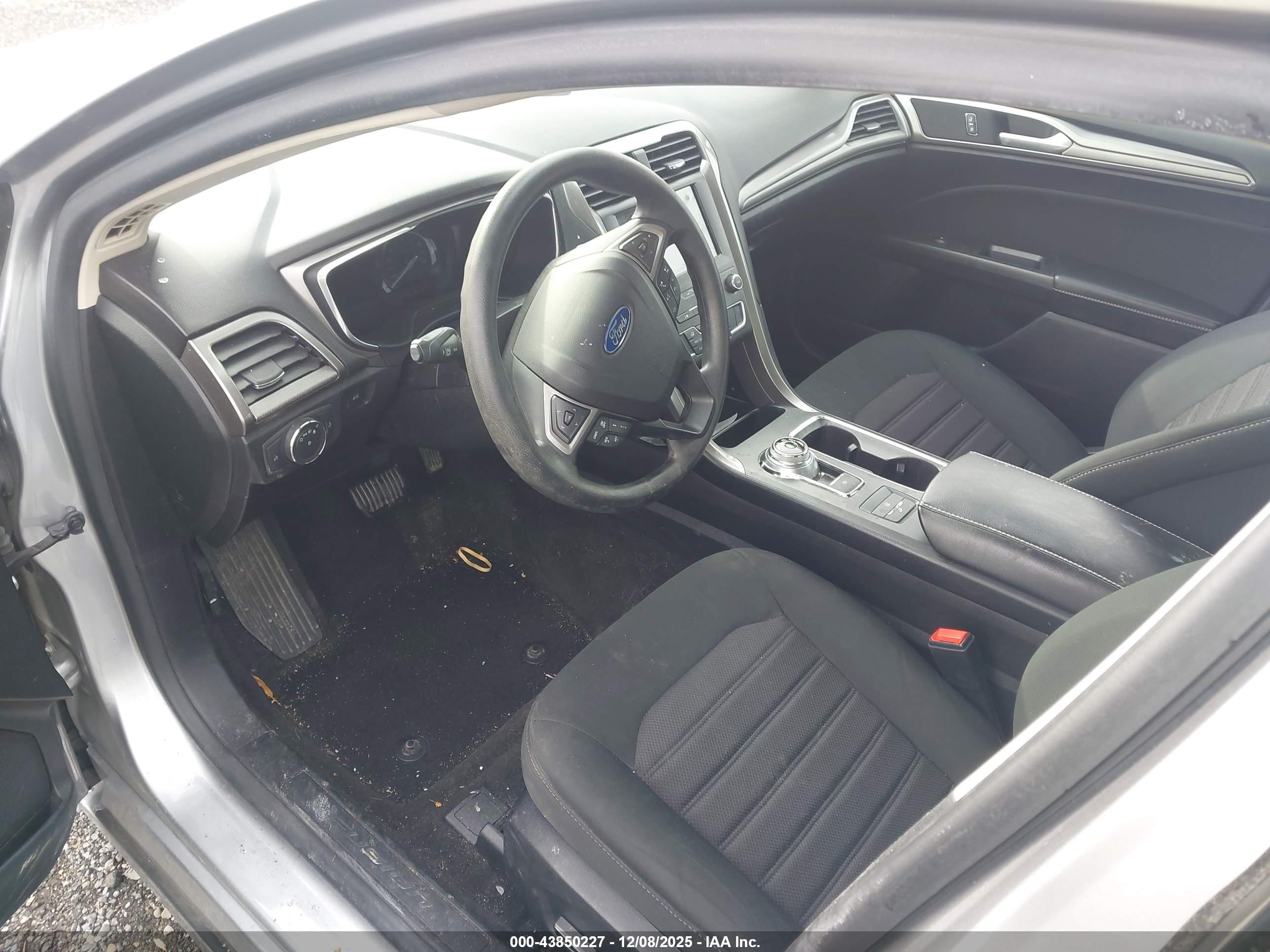 FORD FUSION image 5