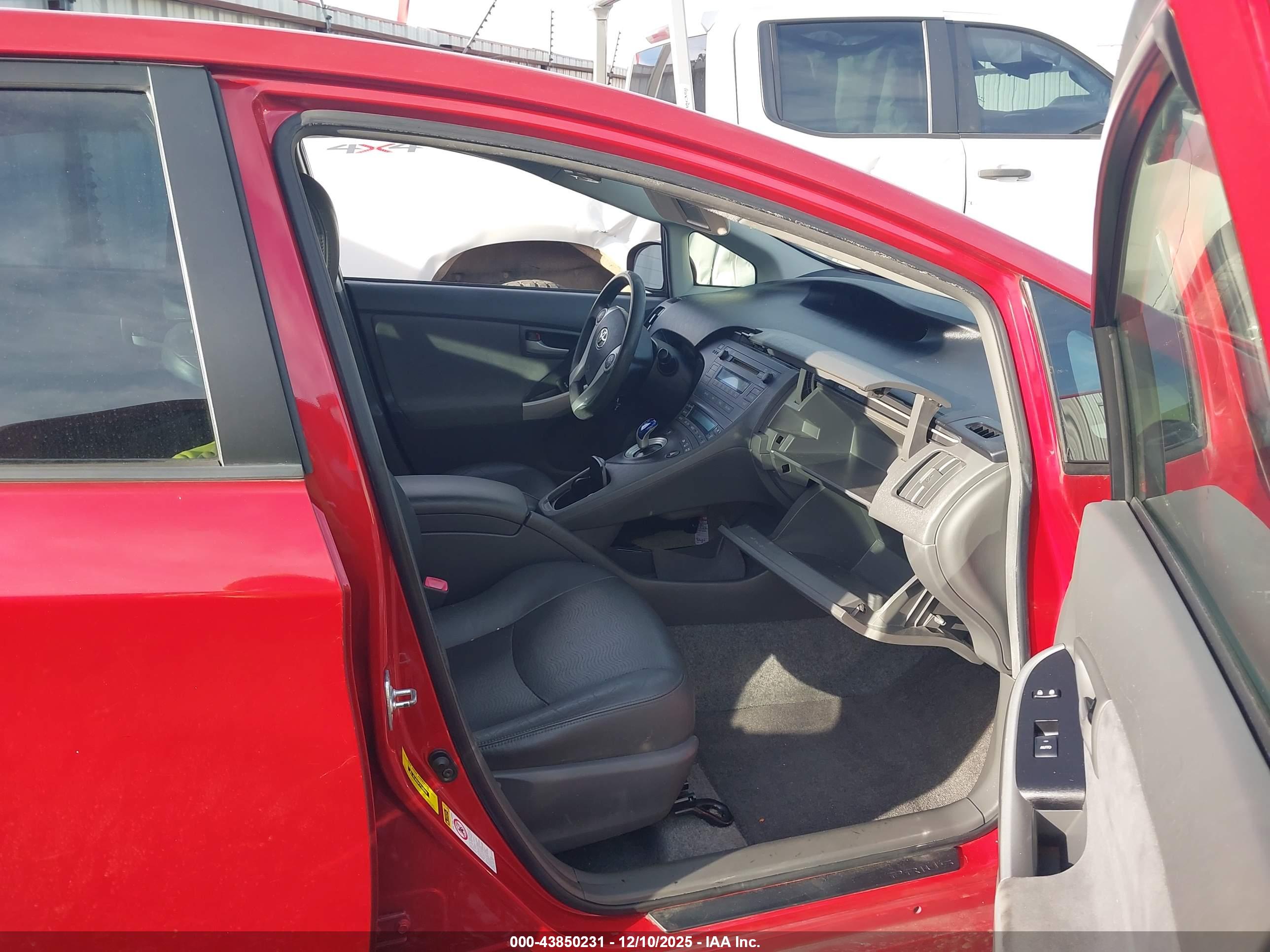 TOYOTA PRIUS image 5