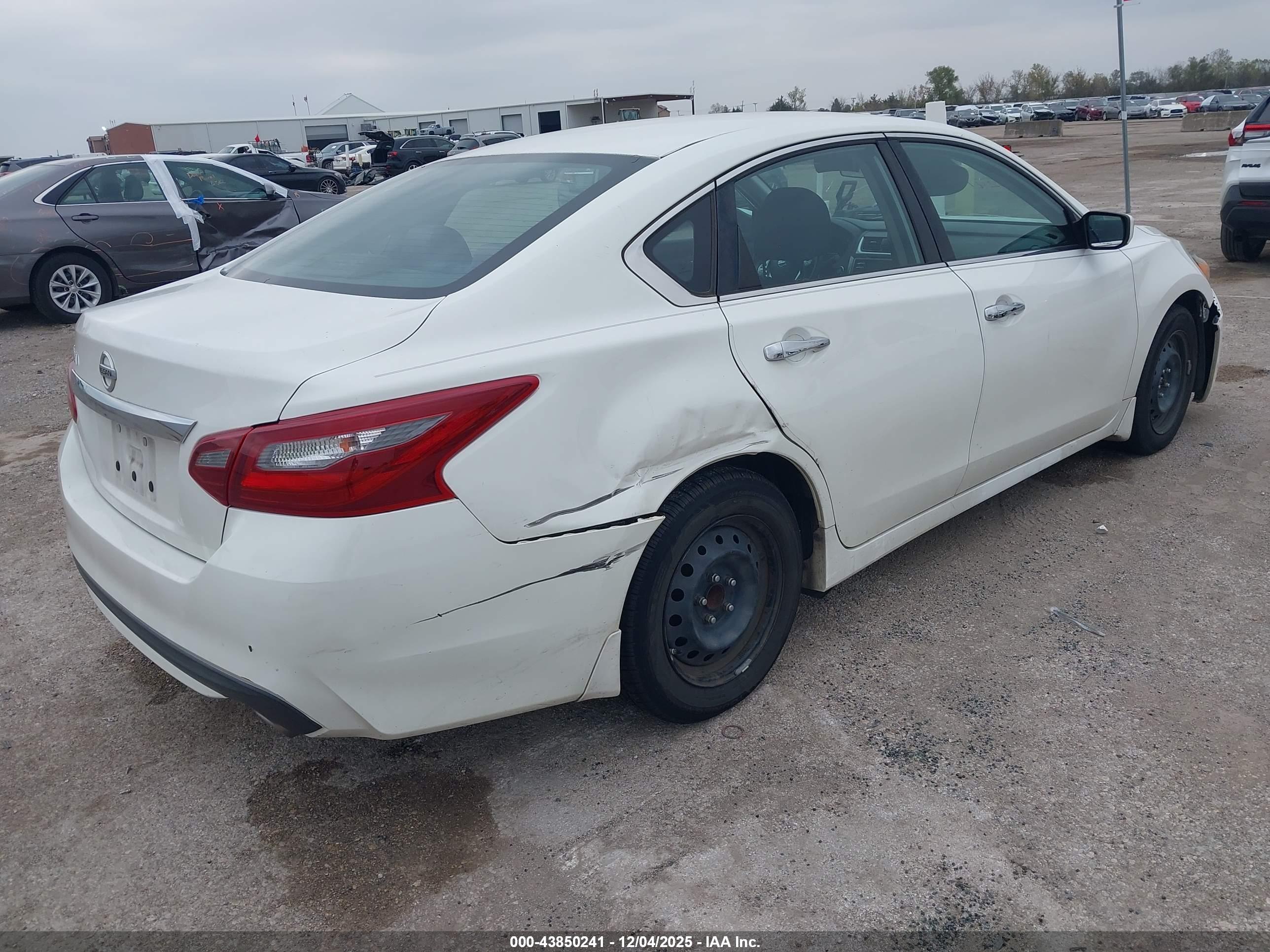 NISSAN ALTIMA image 4