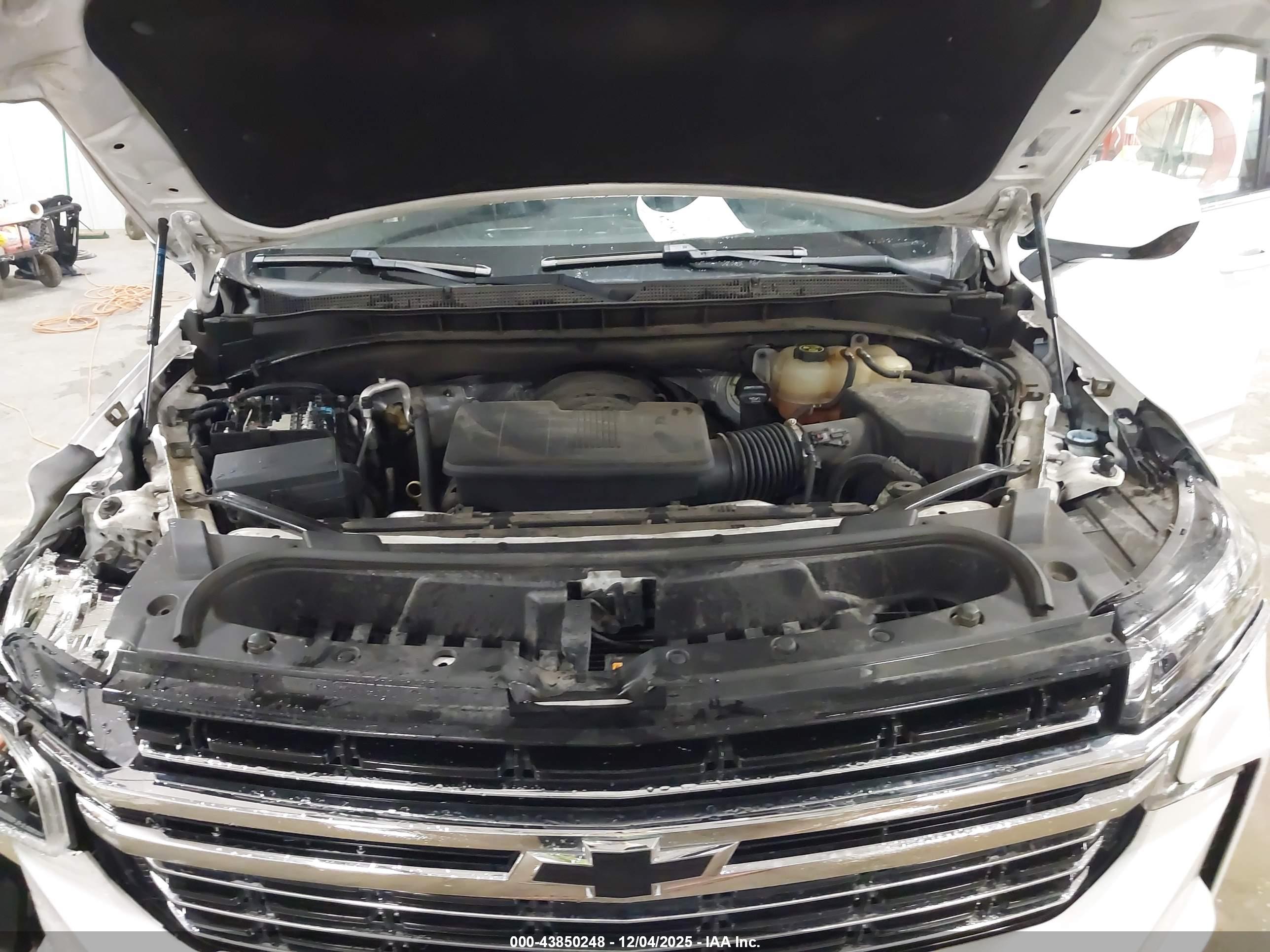 CHEVROLET SUBURBAN image 10