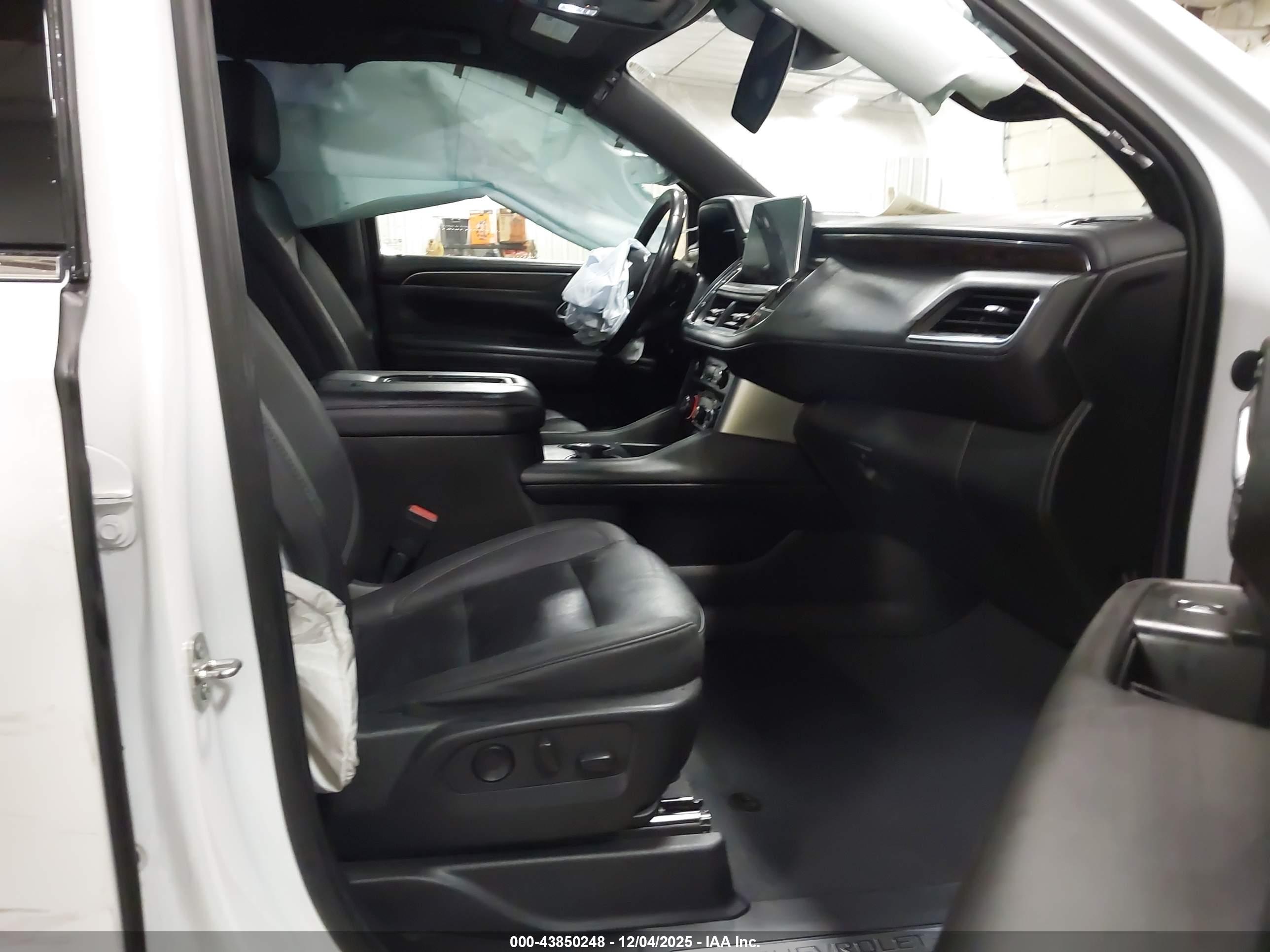 CHEVROLET SUBURBAN image 5