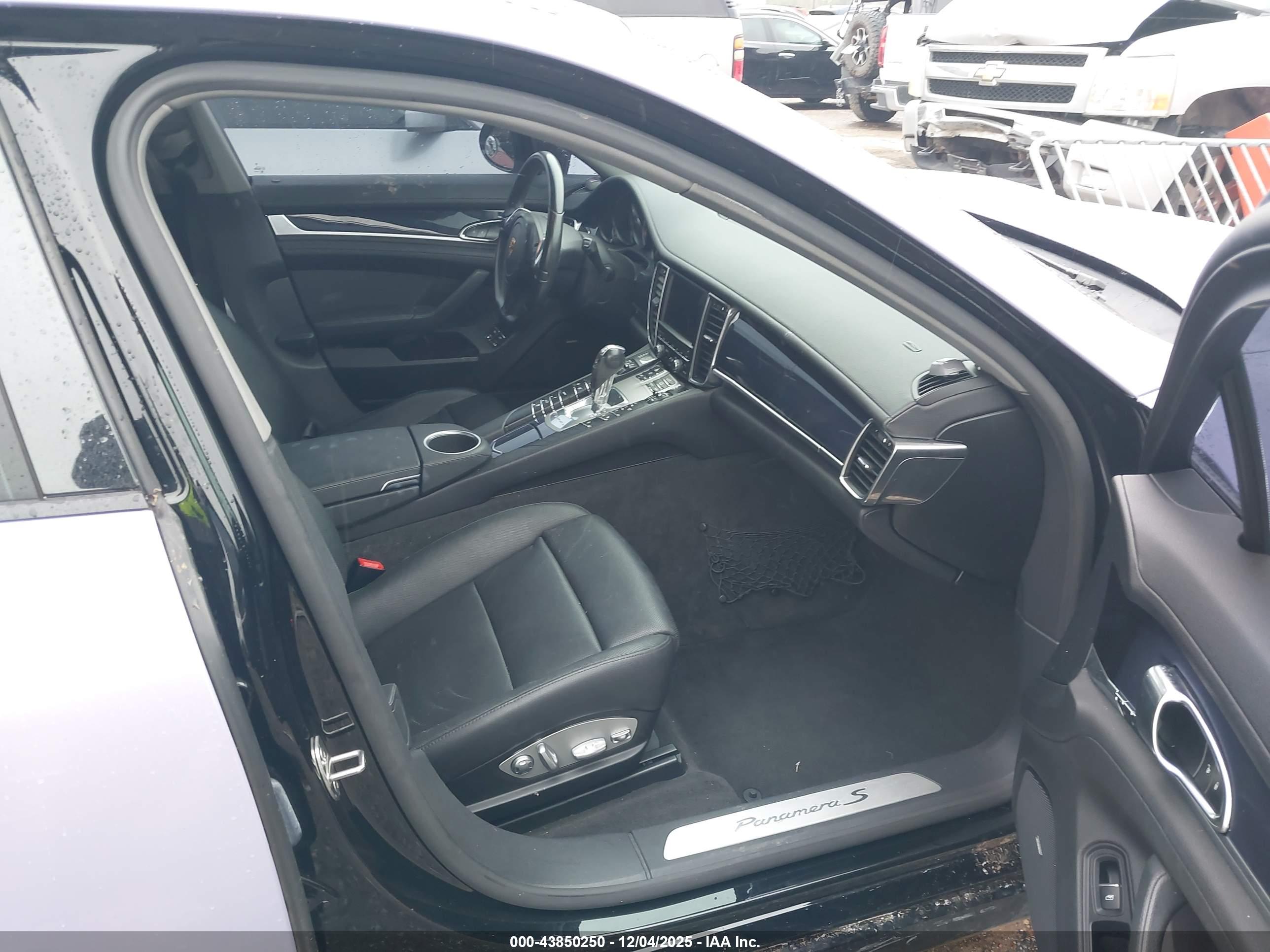 PORSCHE PANAMERA image 5