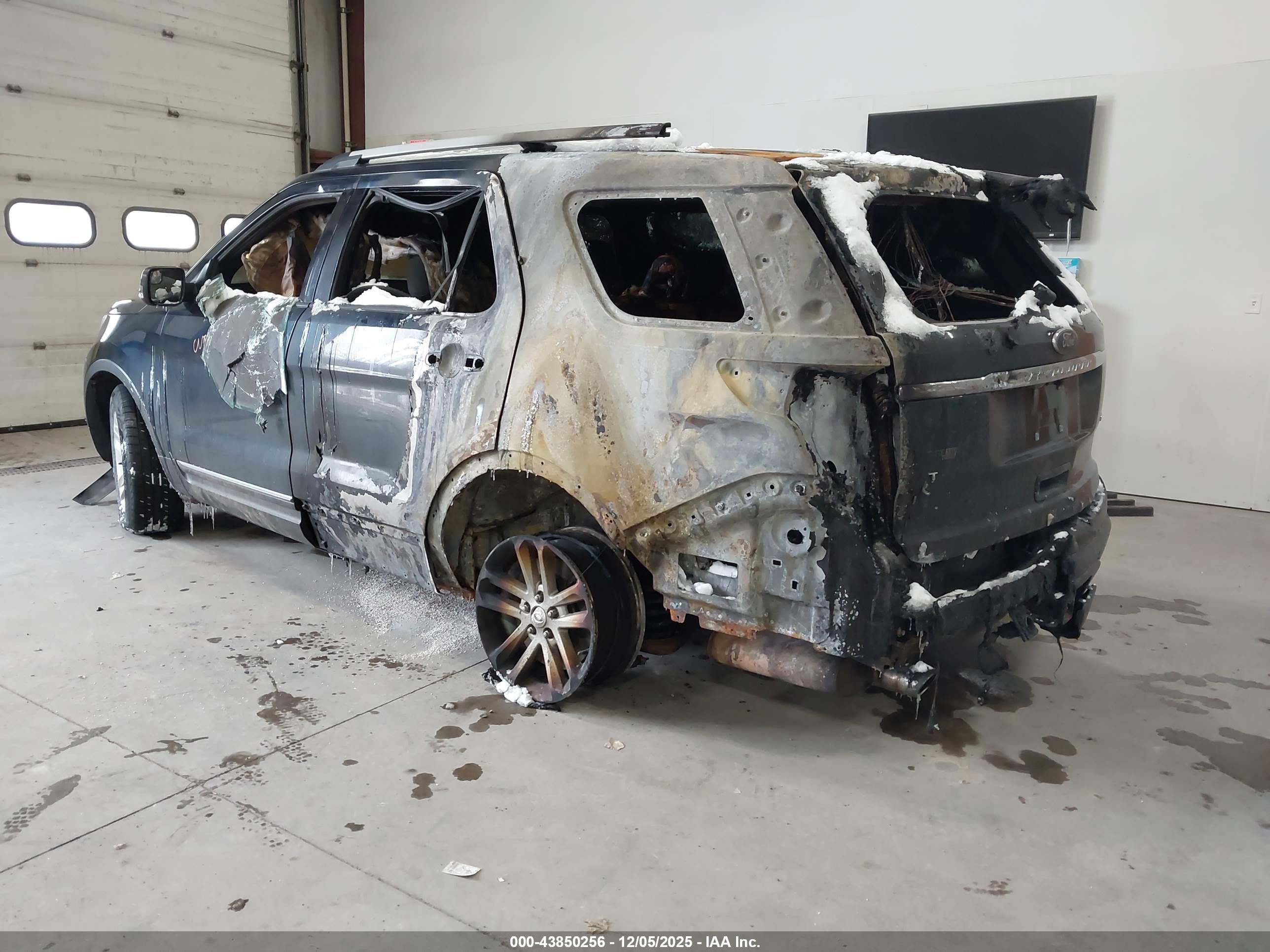FORD EXPLORER image 3