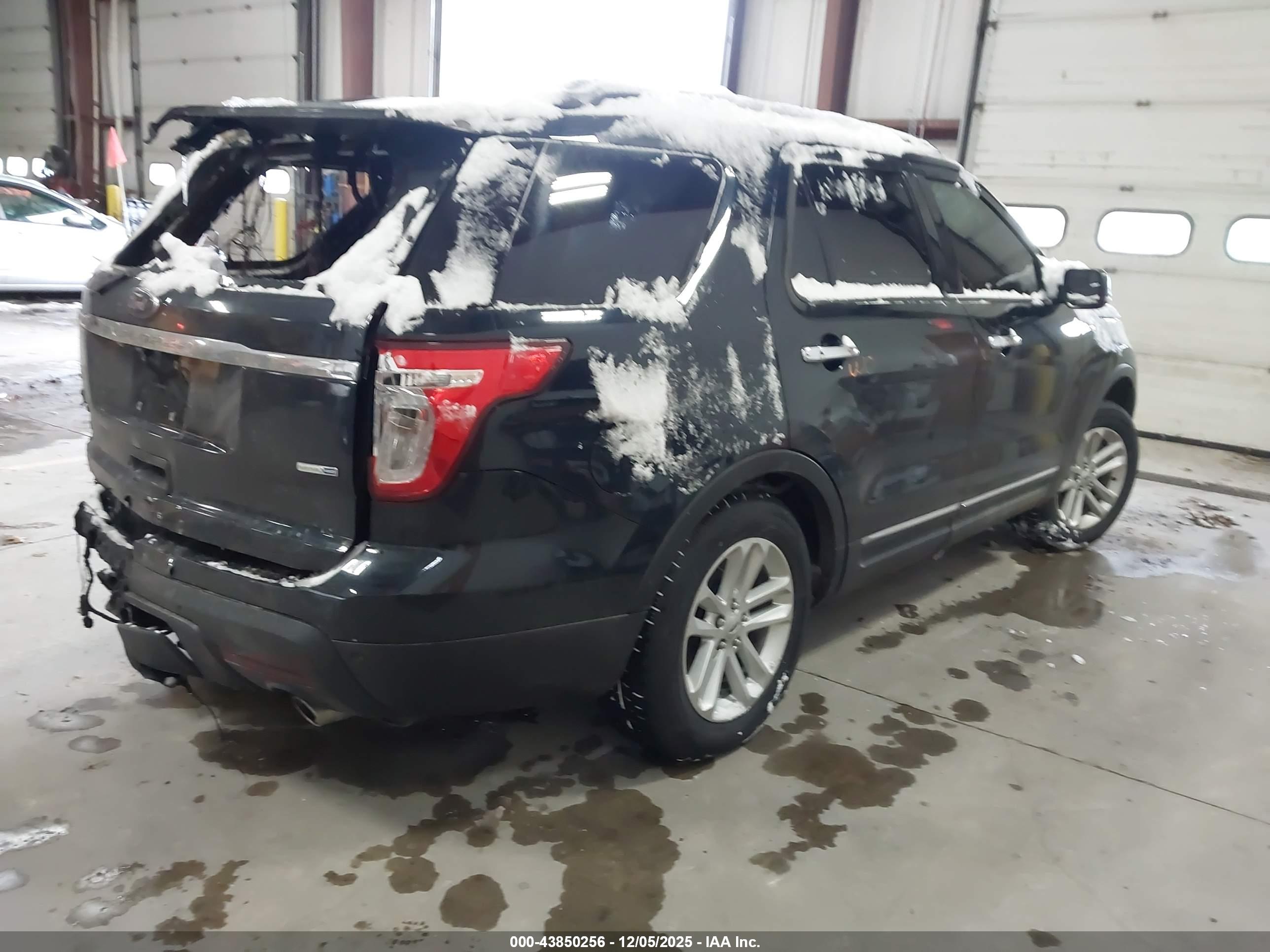FORD EXPLORER image 4
