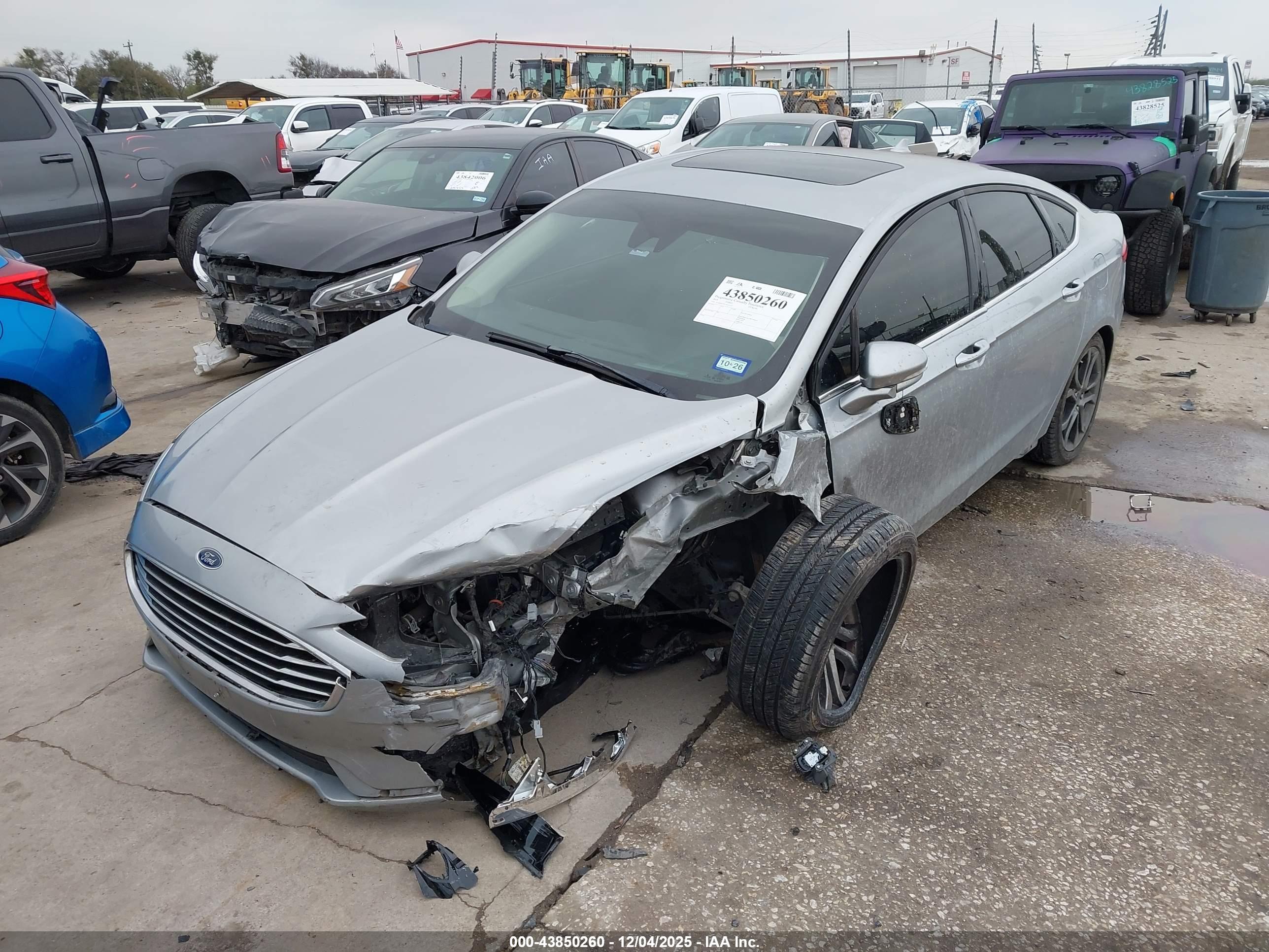 FORD FUSION image 2