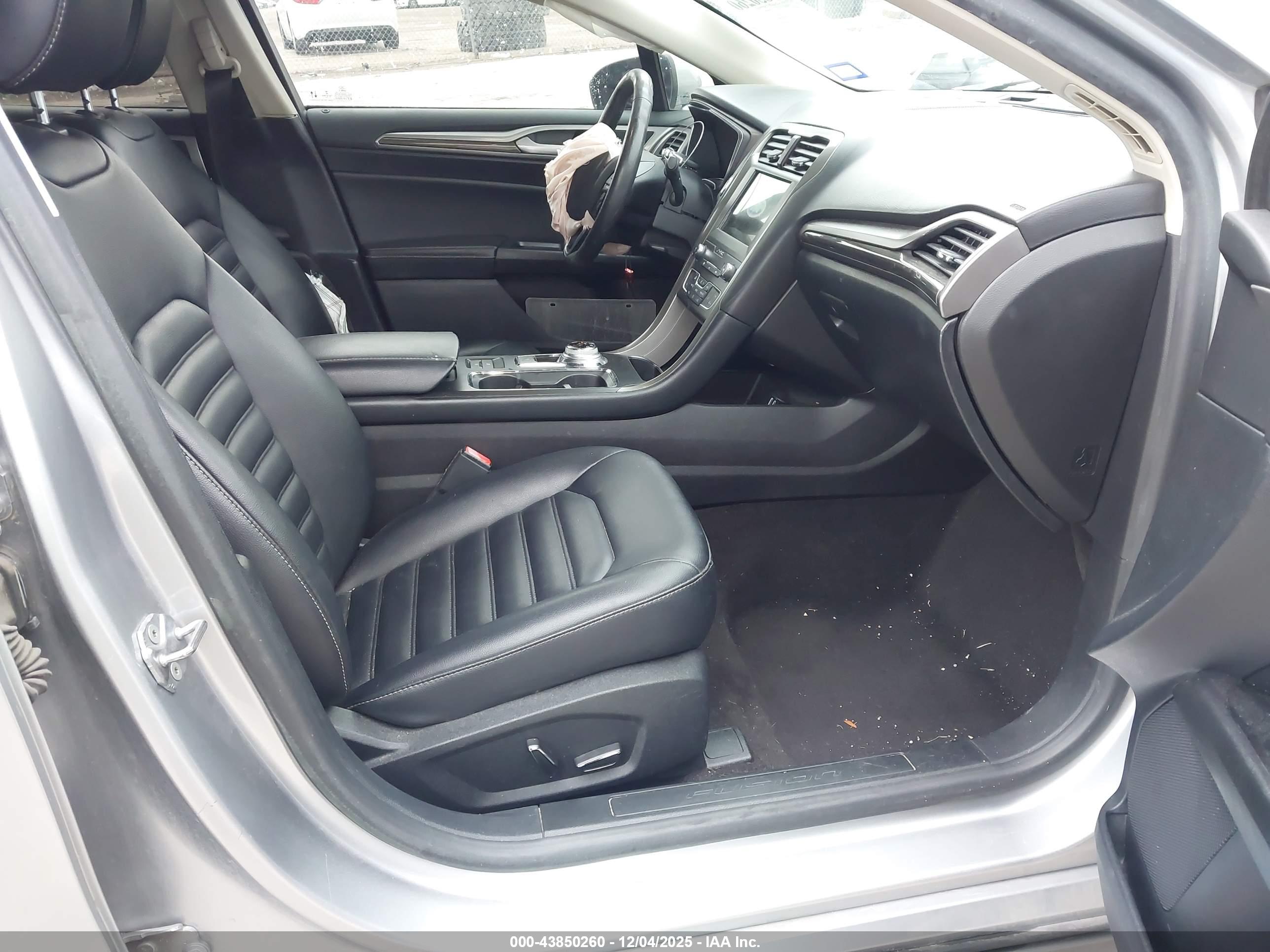 FORD FUSION image 5