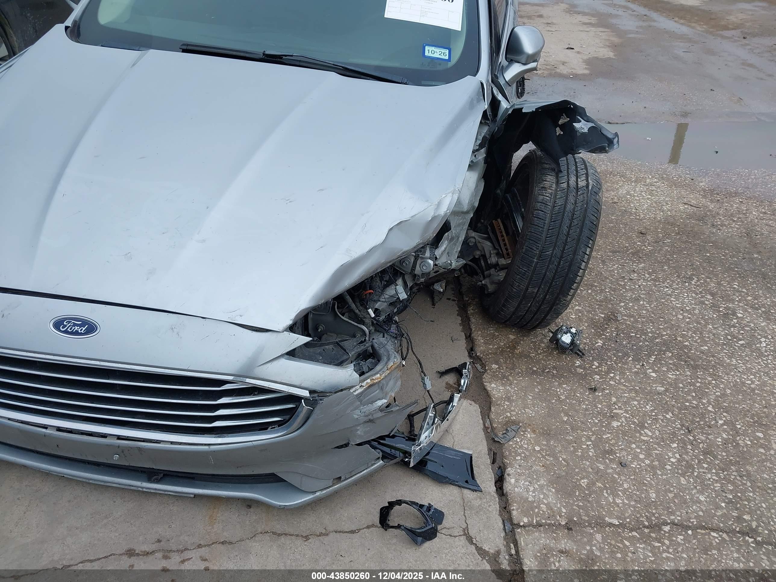 FORD FUSION image 6