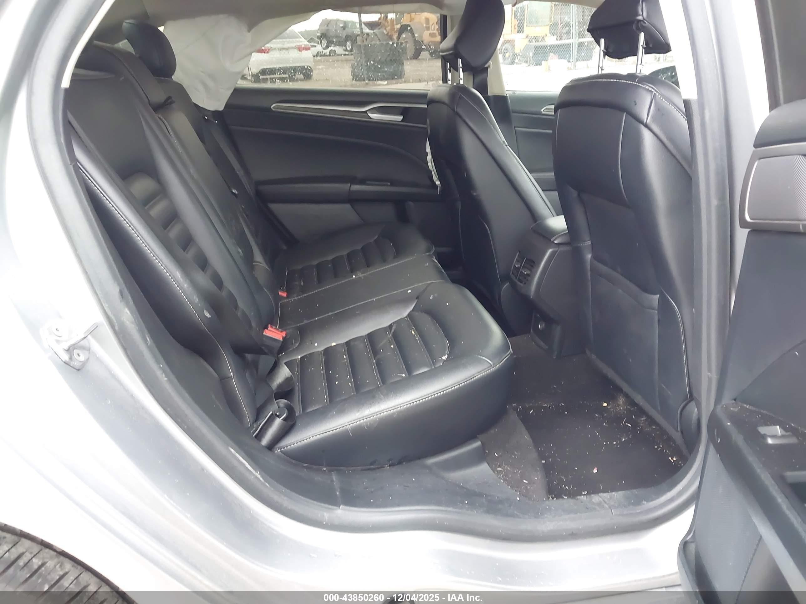 FORD FUSION image 8