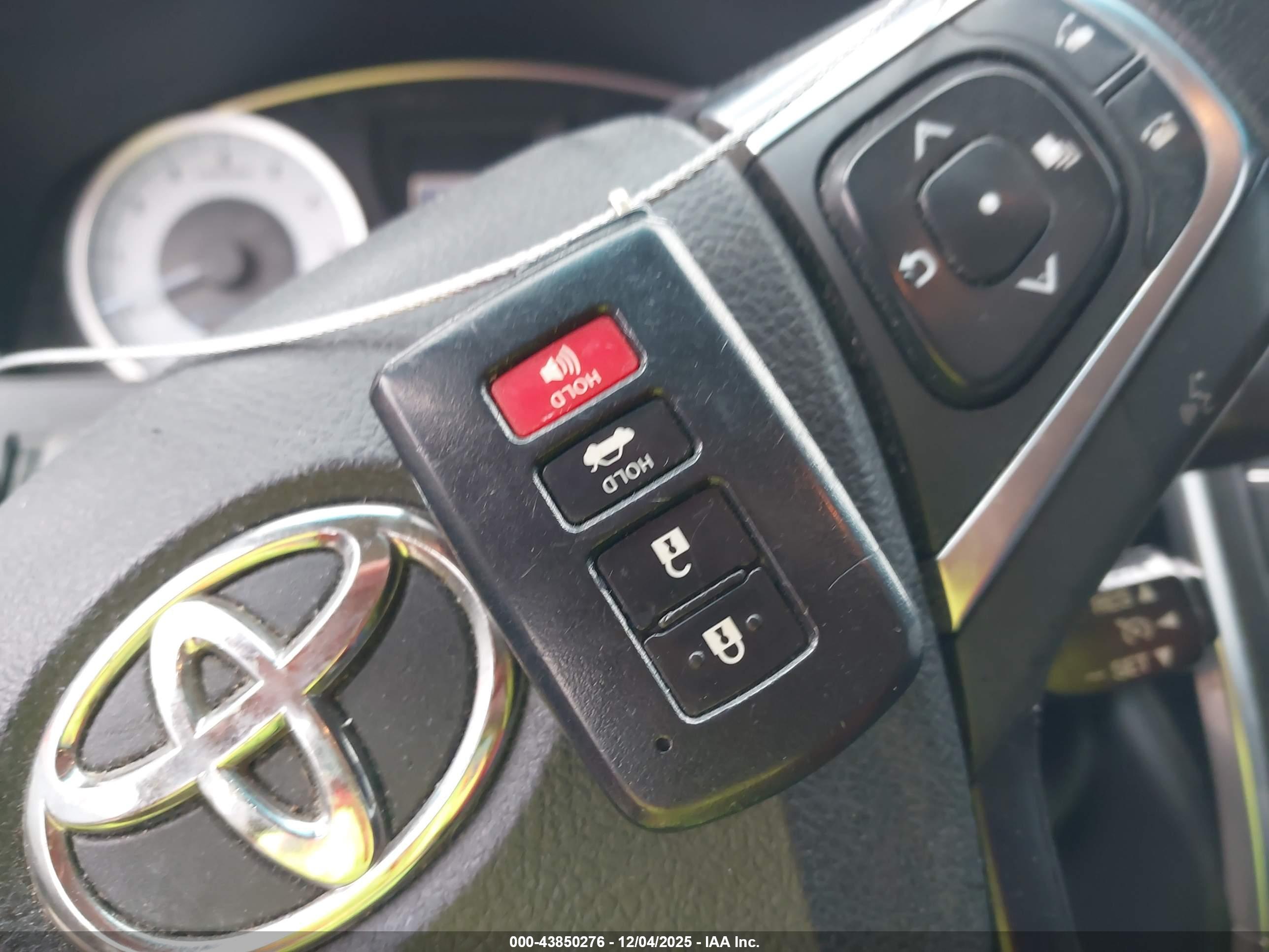 TOYOTA CAMRY image 11