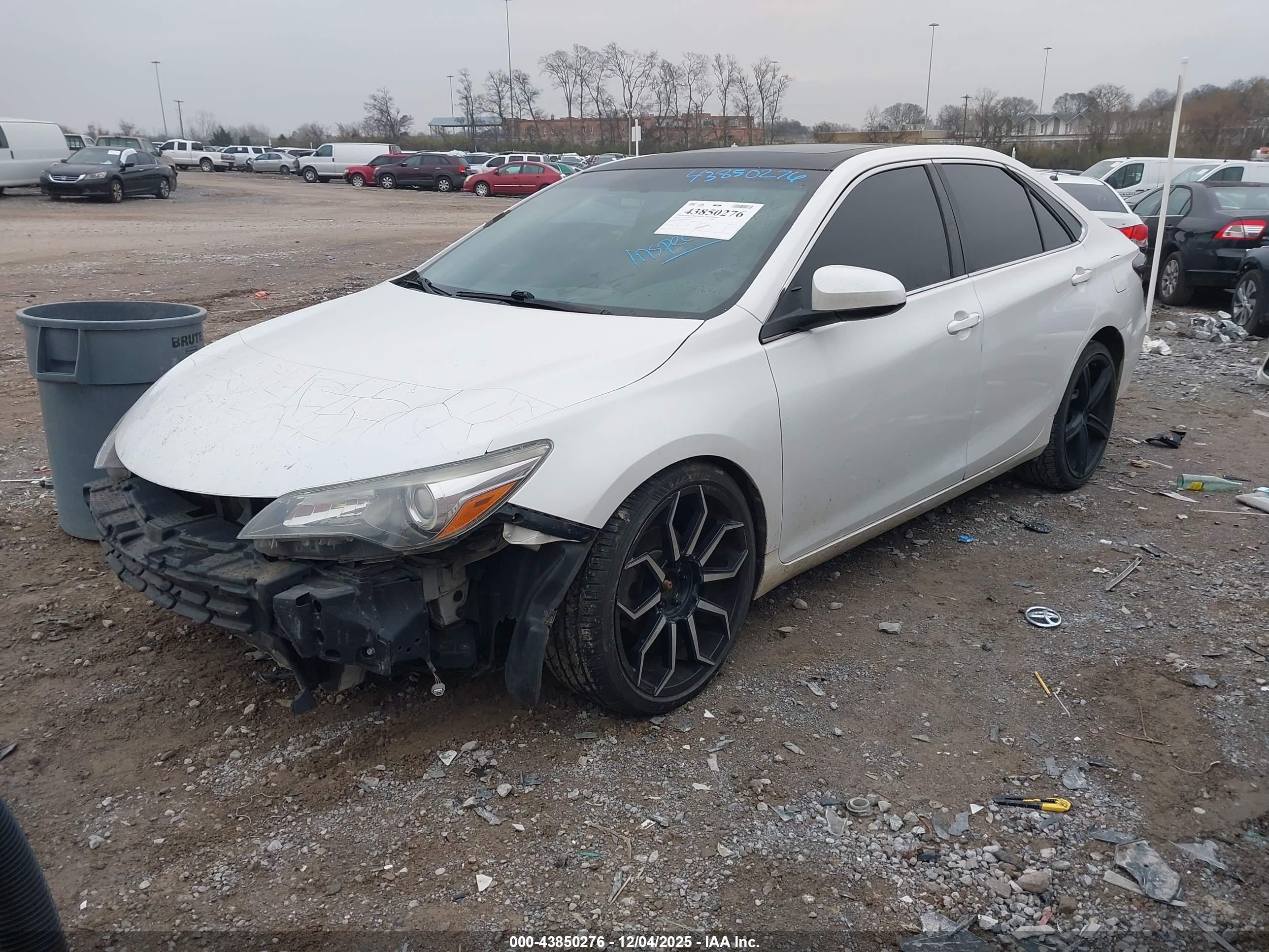 TOYOTA CAMRY image 2