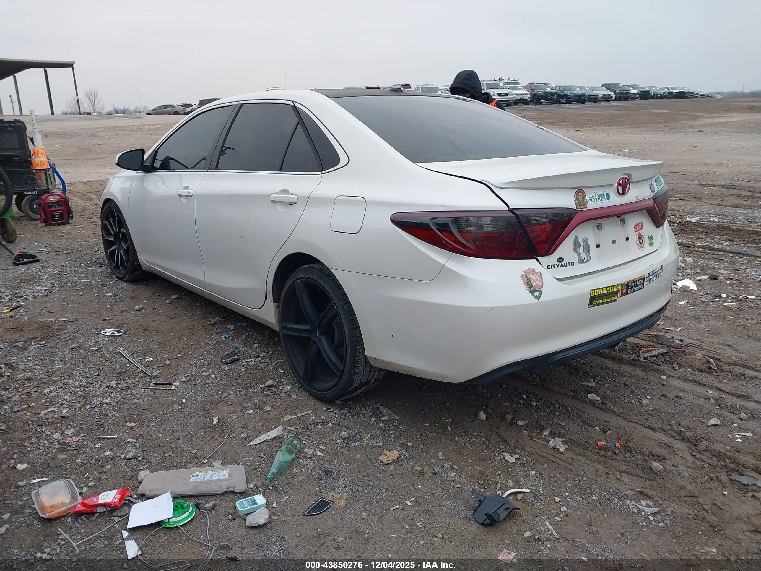 TOYOTA CAMRY image 3