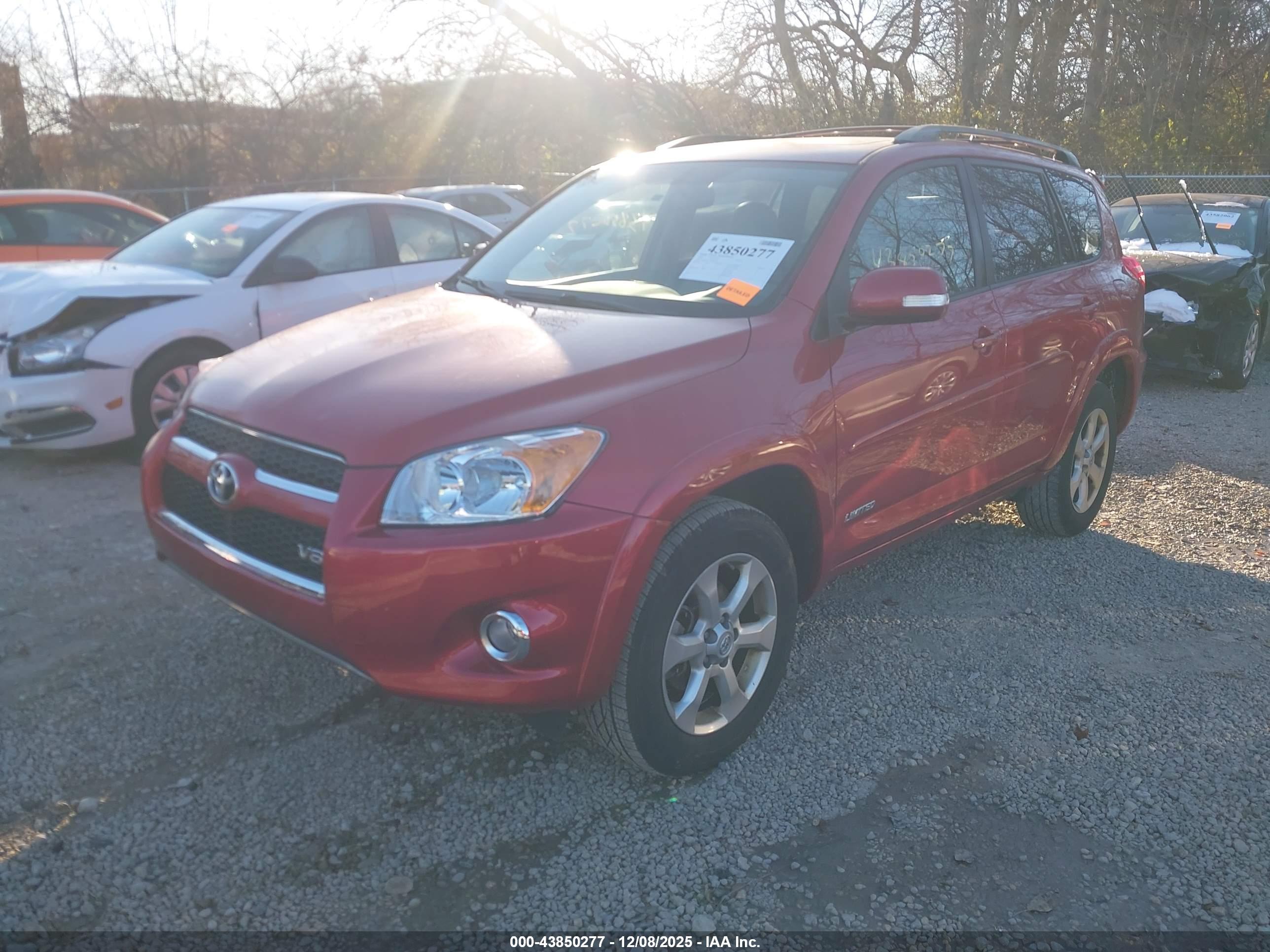 TOYOTA RAV4 image 2