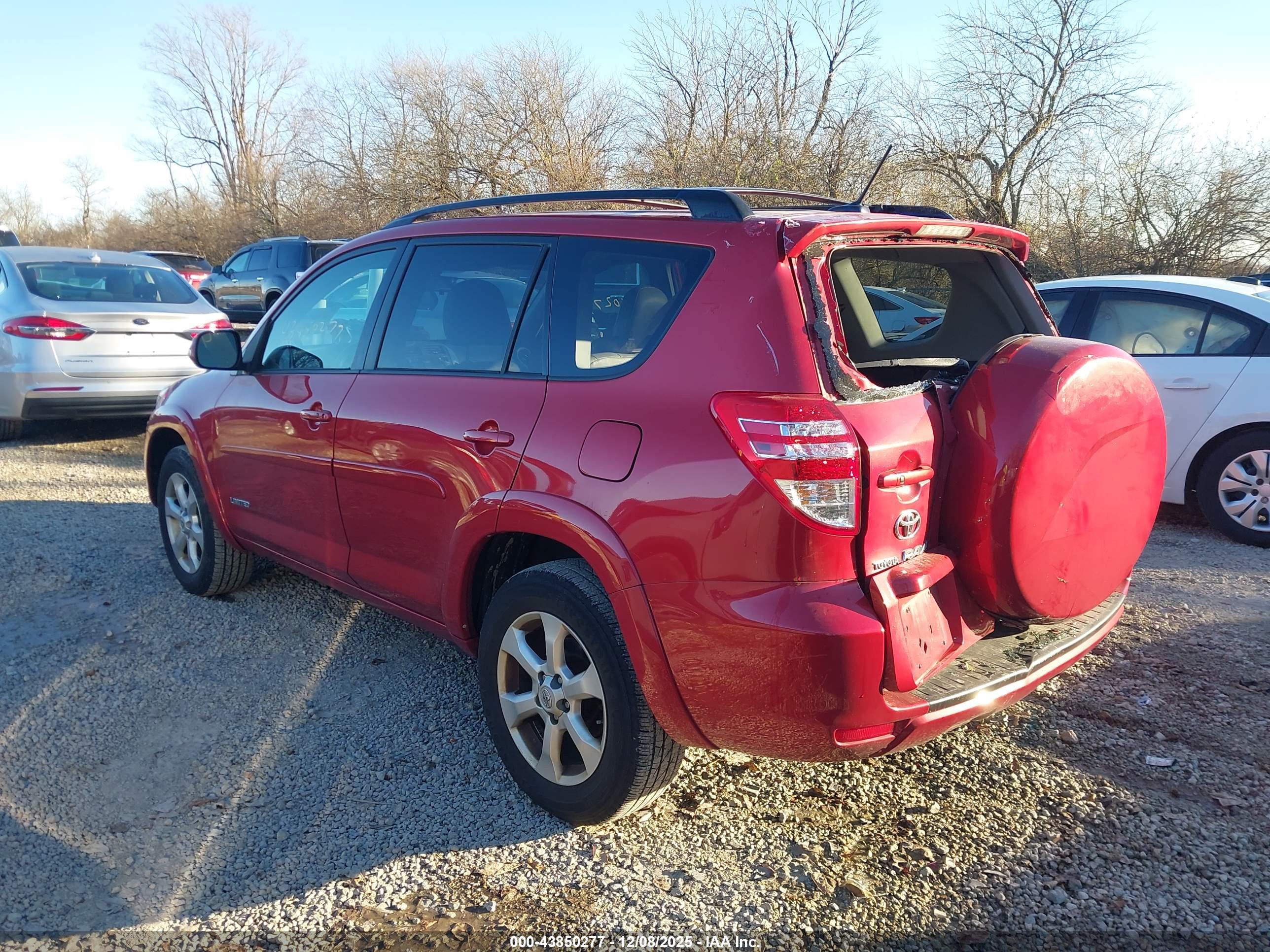 TOYOTA RAV4 image 3
