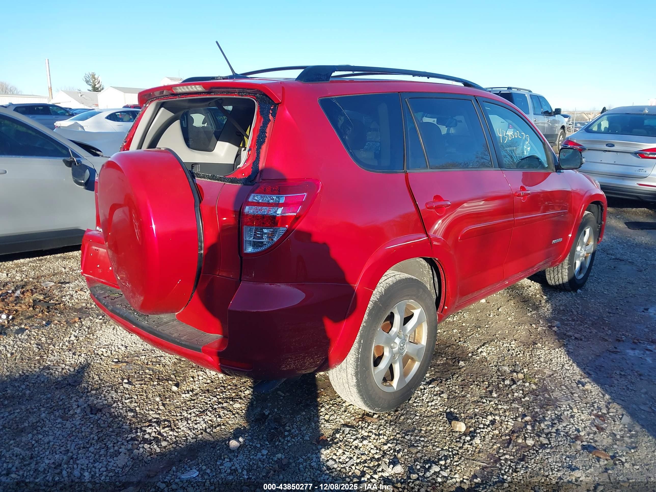 TOYOTA RAV4 image 4