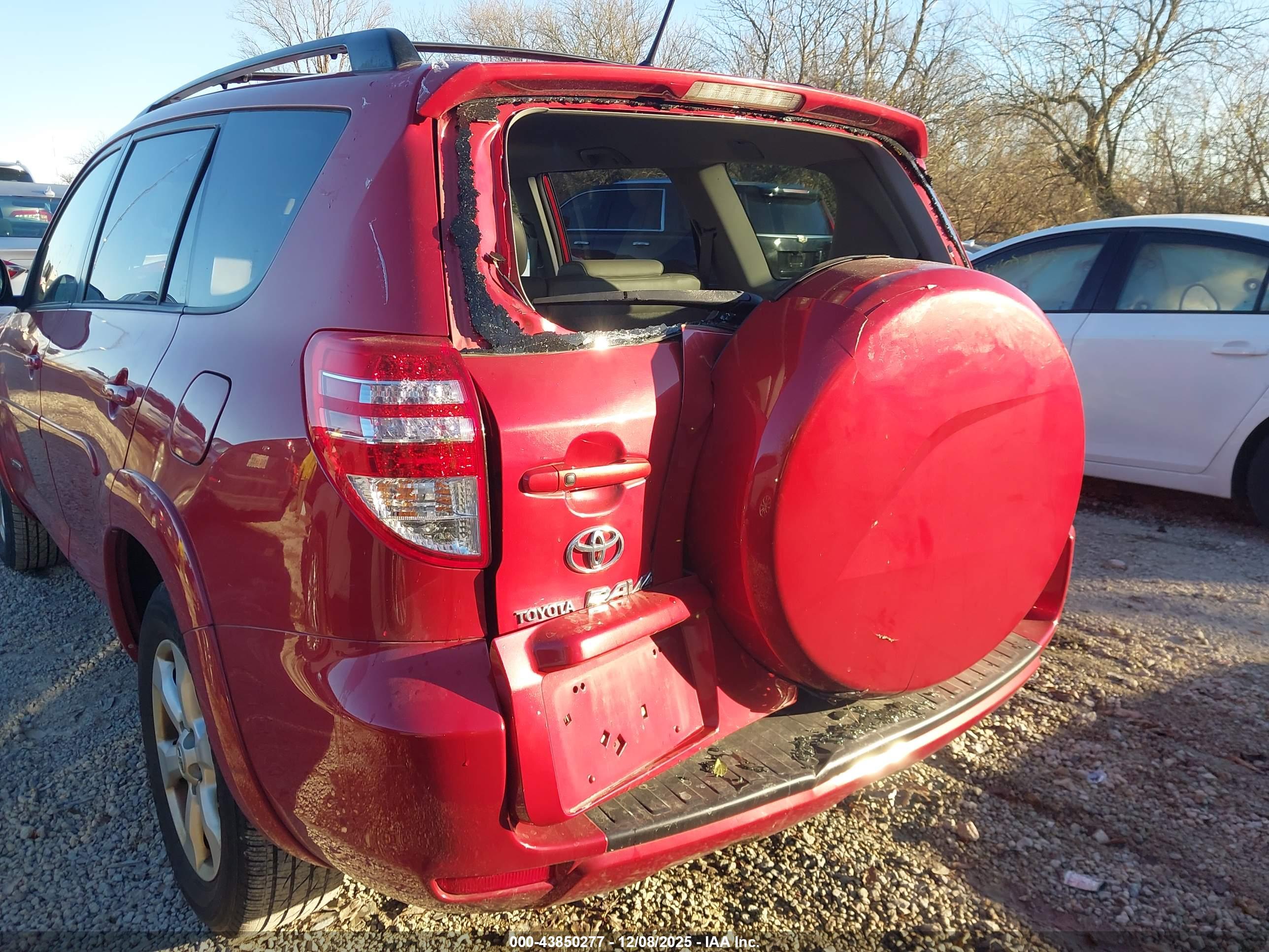 TOYOTA RAV4 image 6