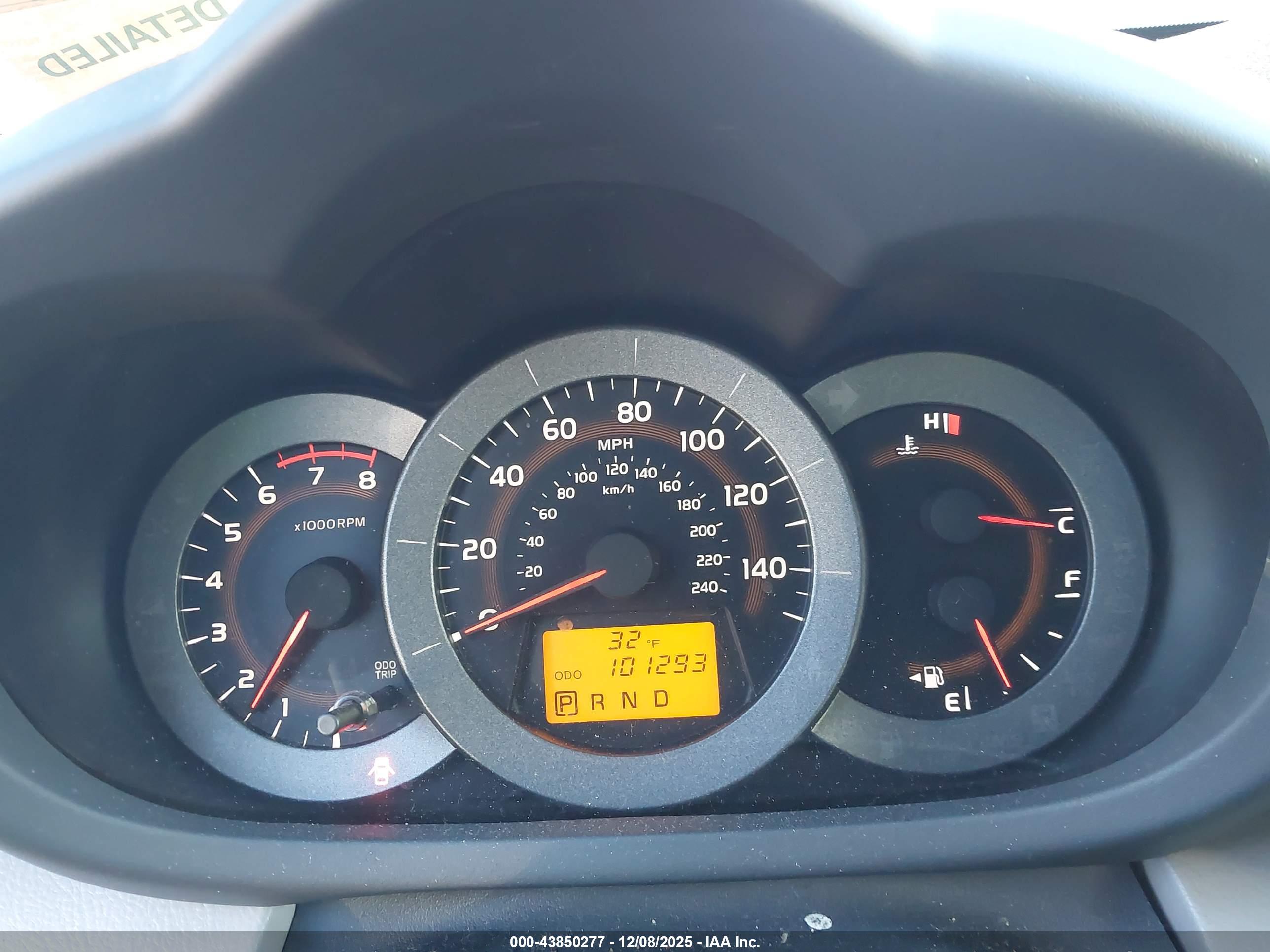 TOYOTA RAV4 image 7