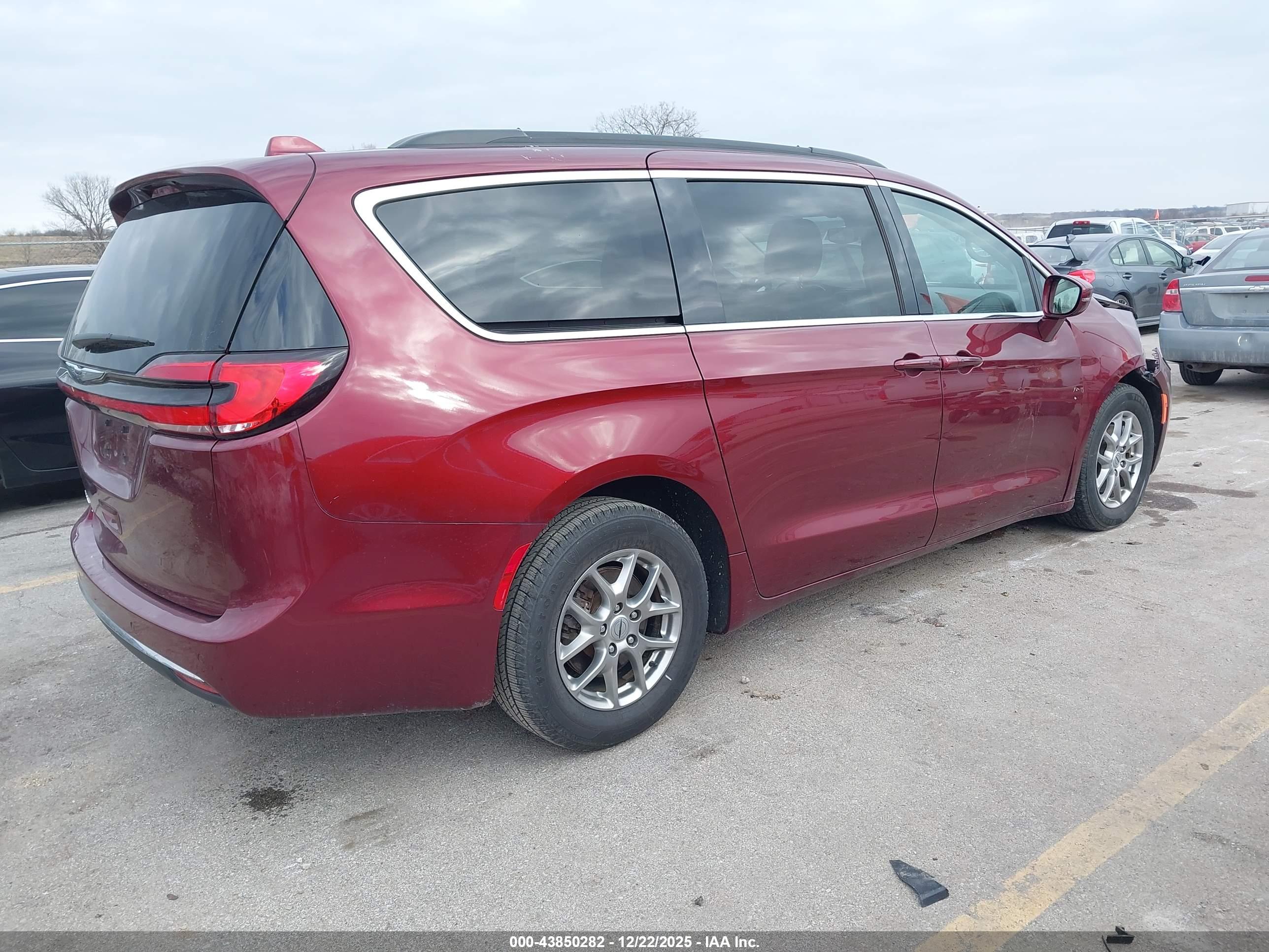 CHRYSLER PACIFICA image 4