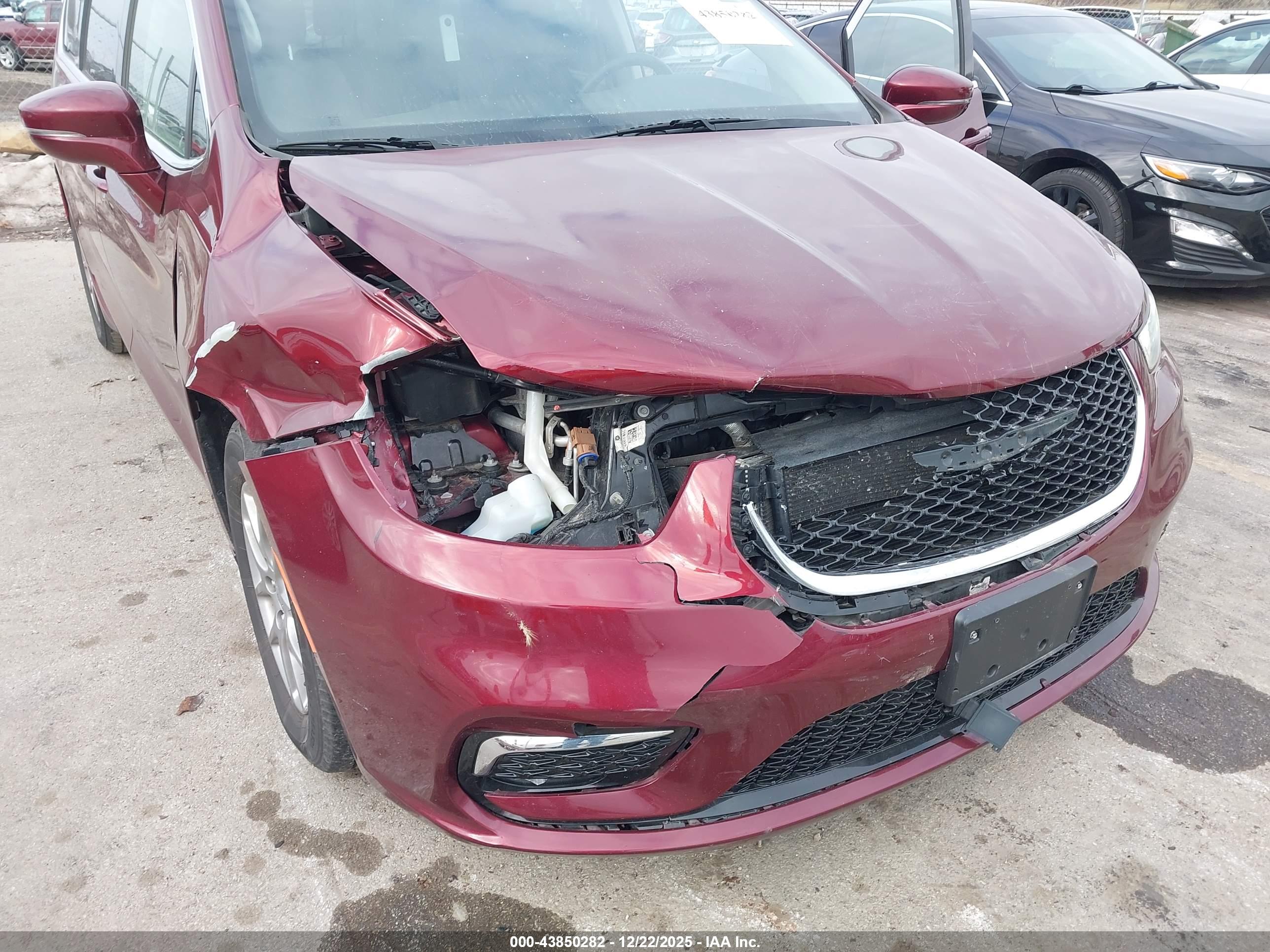 CHRYSLER PACIFICA image 6