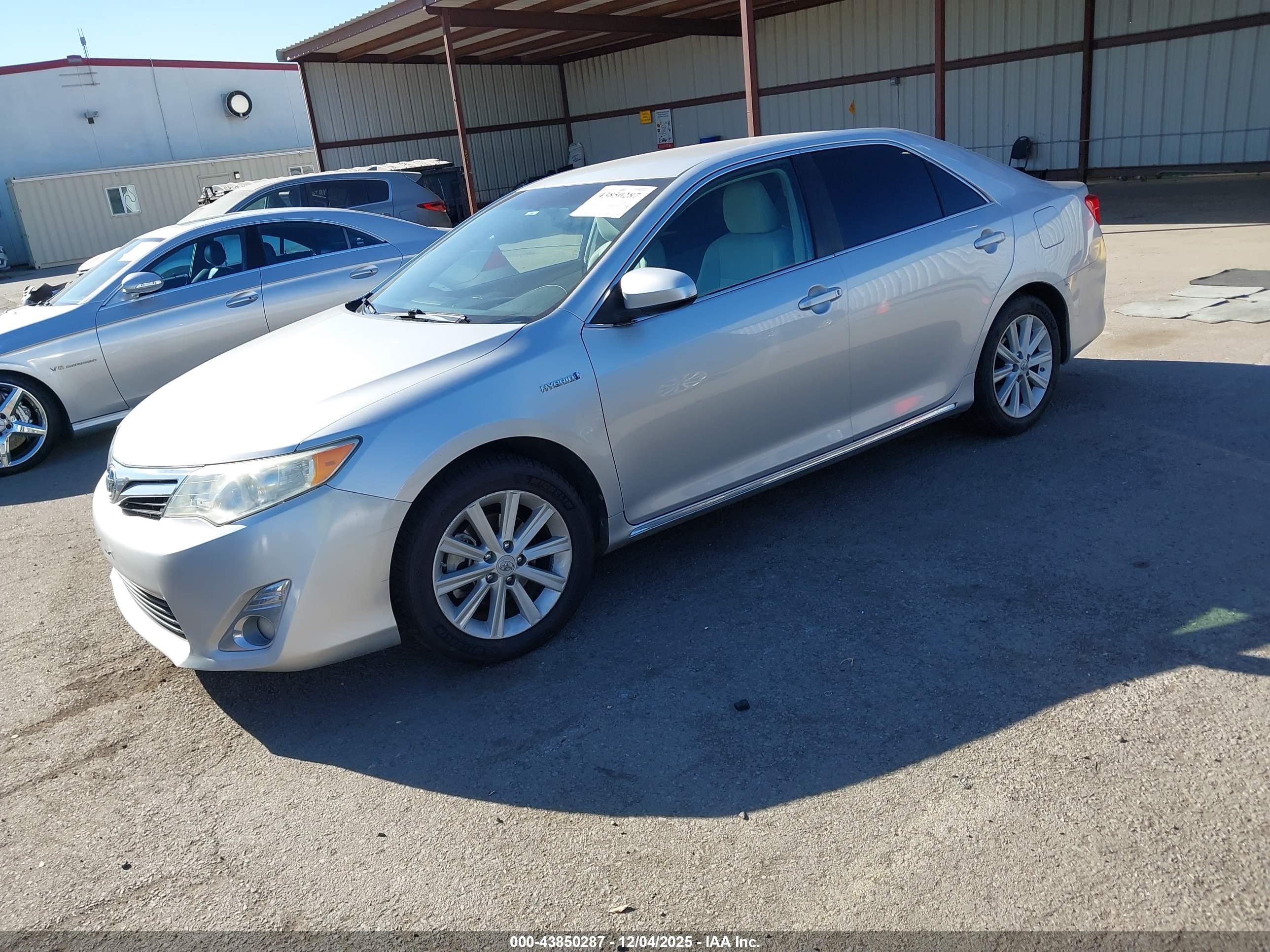 TOYOTA CAMRY image 2