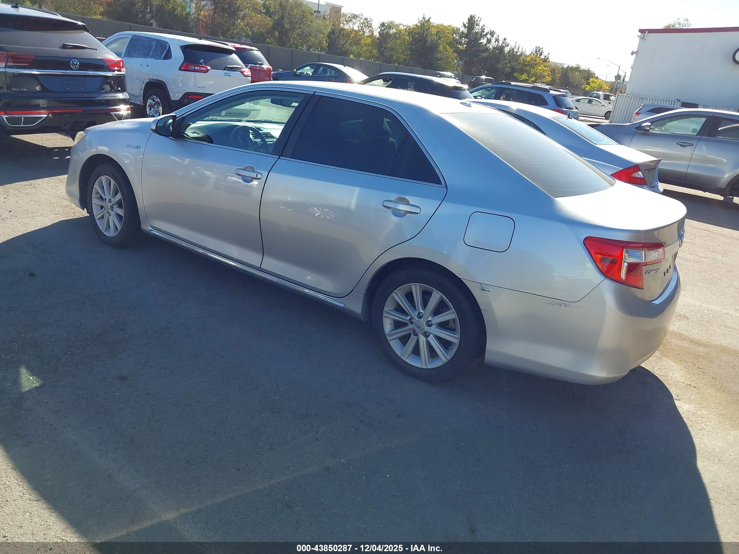 TOYOTA CAMRY image 3