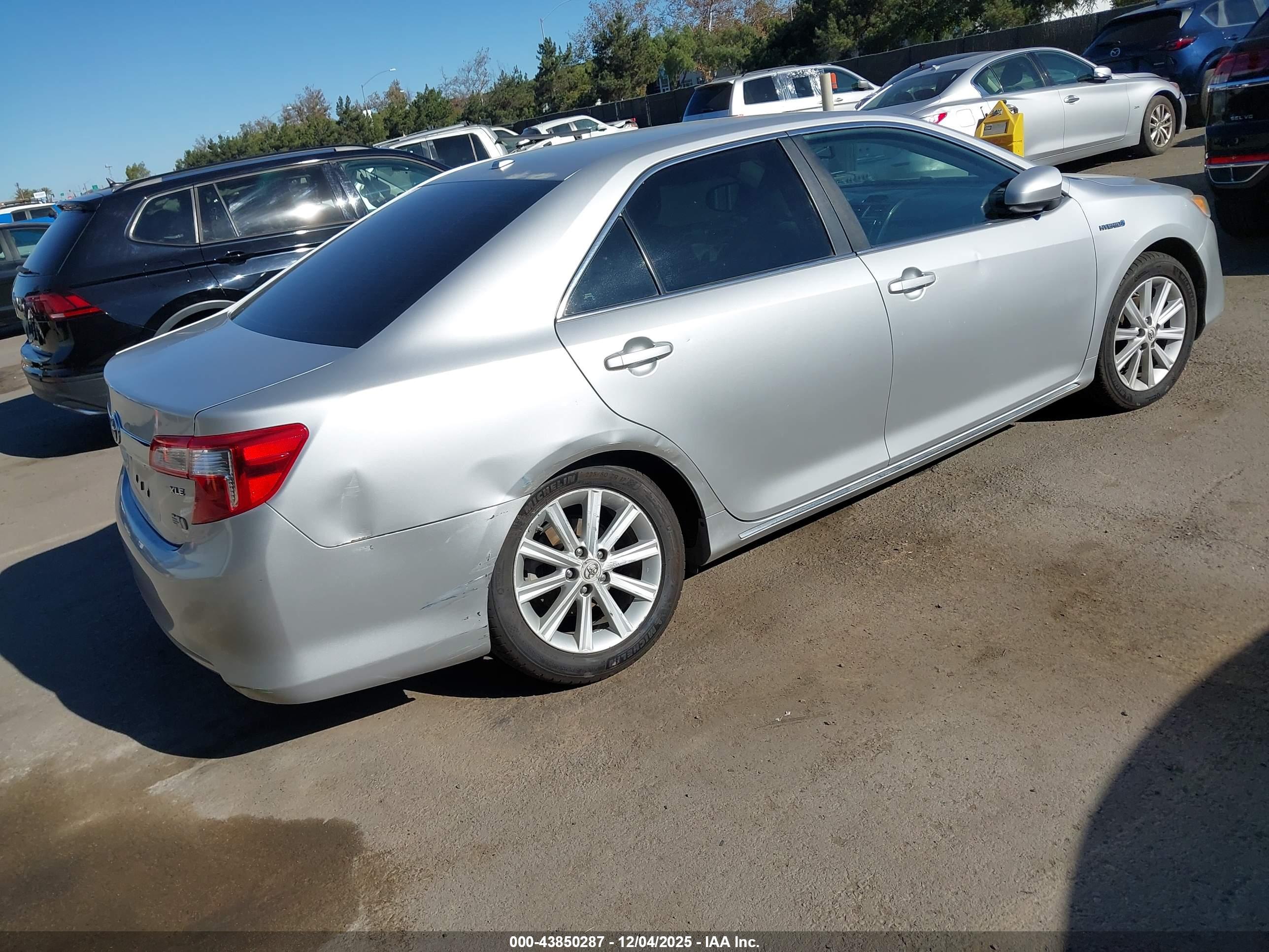 TOYOTA CAMRY image 4