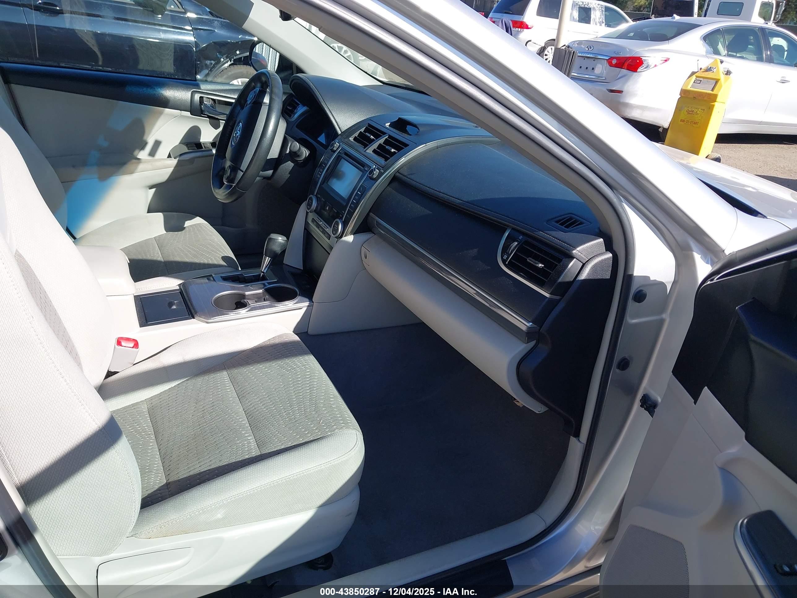 TOYOTA CAMRY image 5
