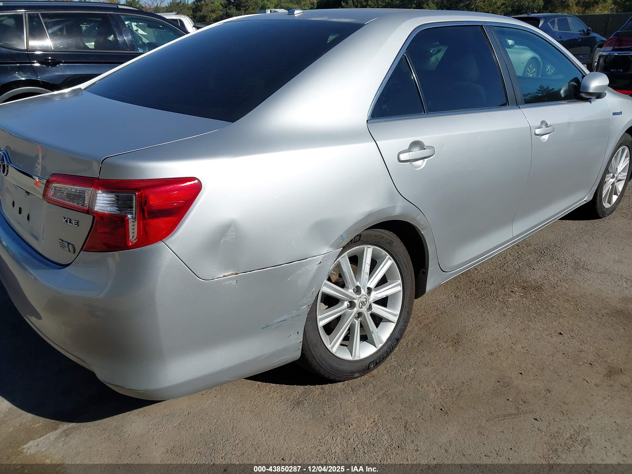 TOYOTA CAMRY image 6