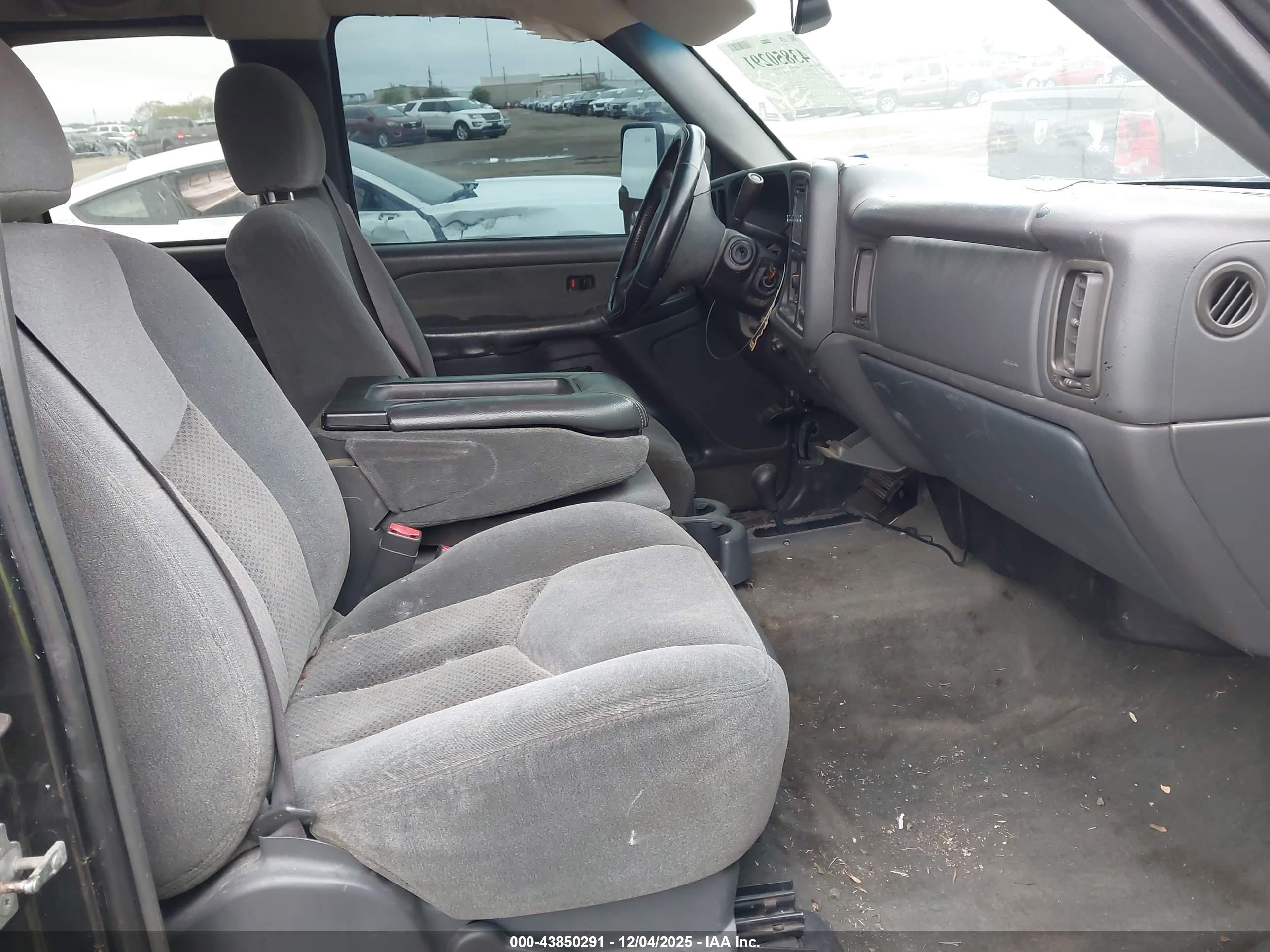CHEVROLET SILVERADO image 5